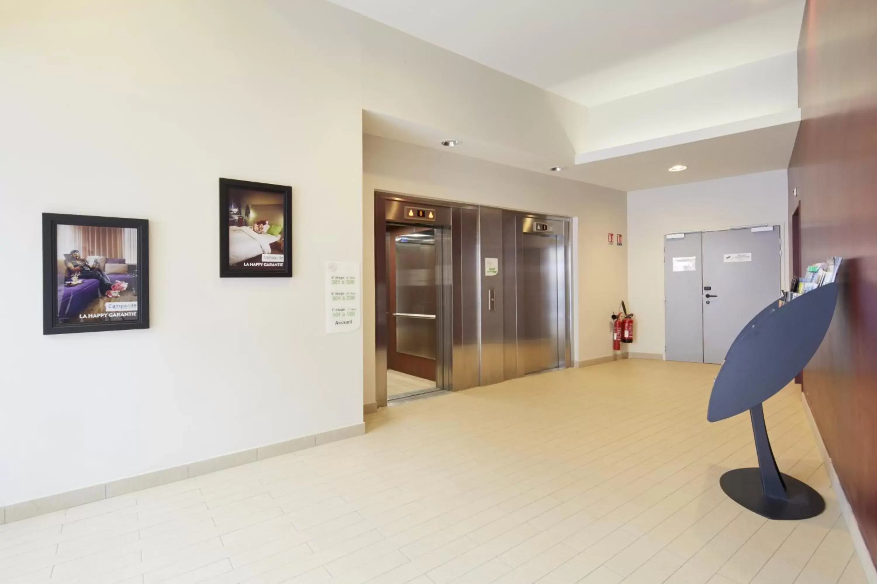 Lobby or reception in Campanile Annemasse Gare– Genève Lobby or reception in Campanile Annemasse Gare– Genève