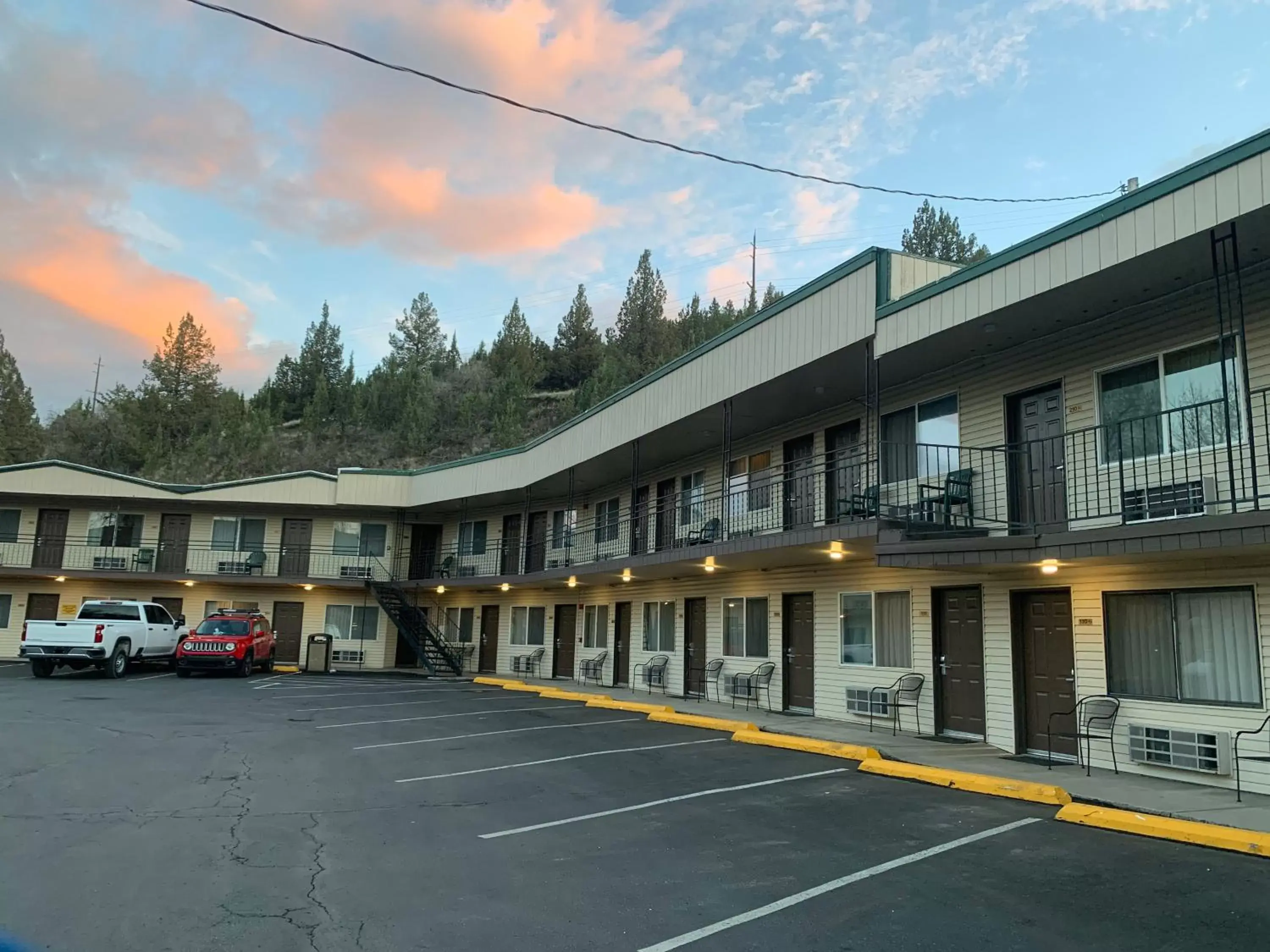 Property Building in Sunset Inn - John Day