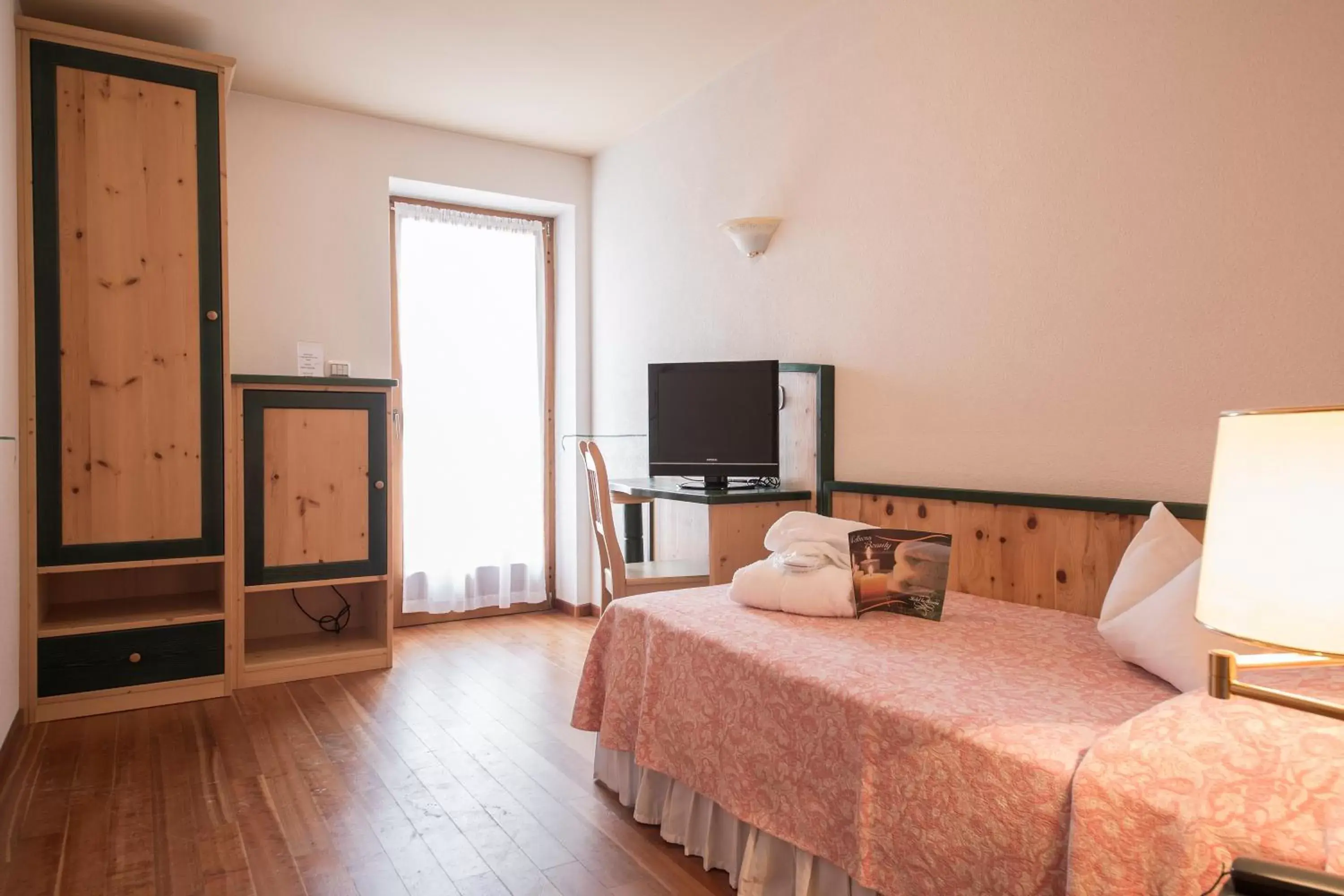 Bathroom, TV/Entertainment Center in La Roccia Wellness Hotel