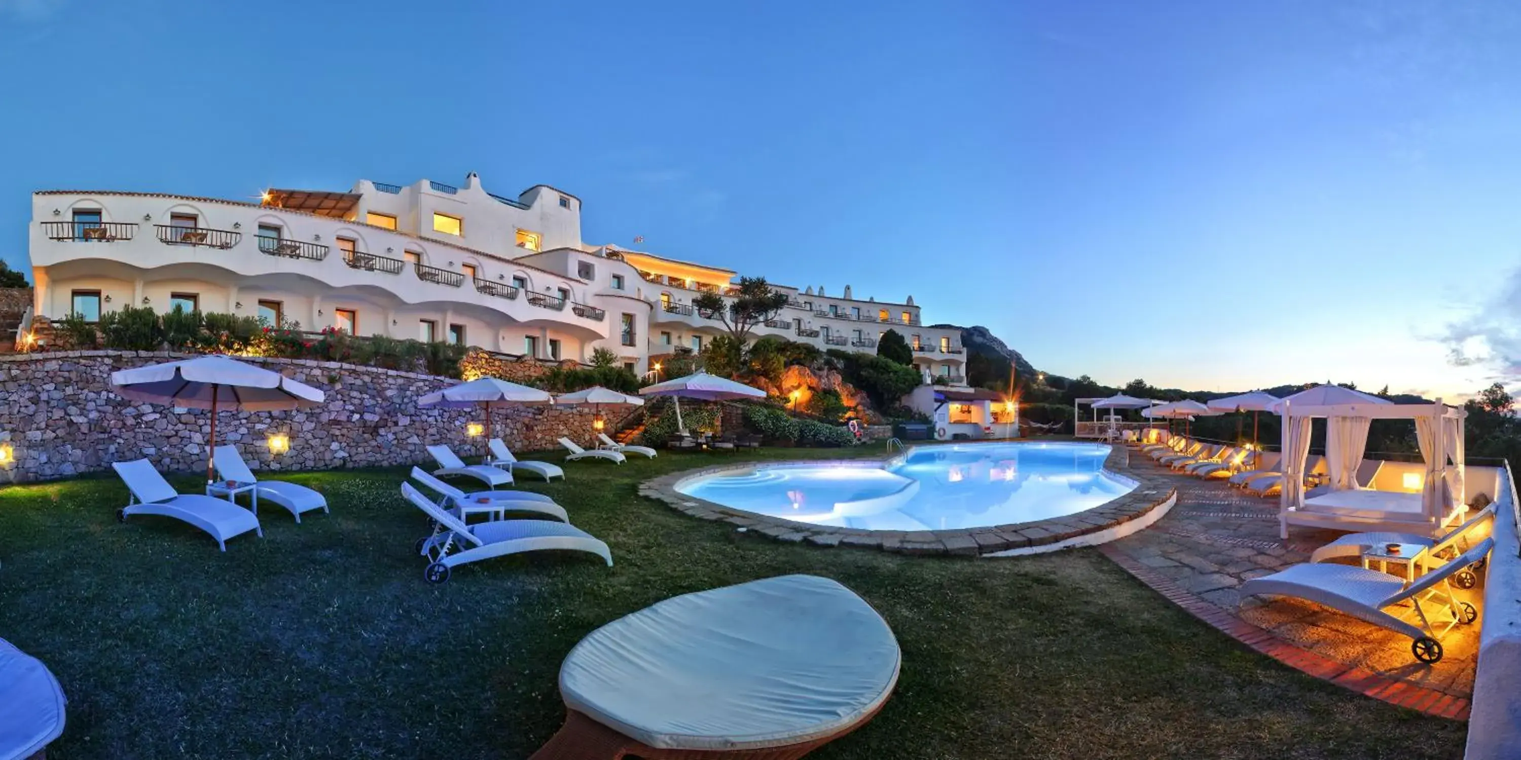 Swimming Pool in Hotel Luci Di La Muntagna