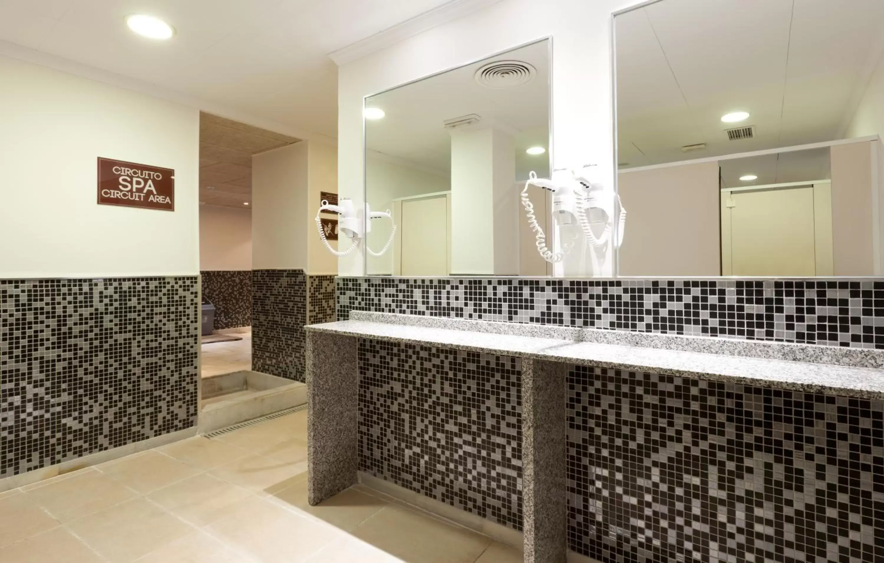 Spa and wellness centre/facilities, Bathroom in Senator Cádiz Spa Hotel