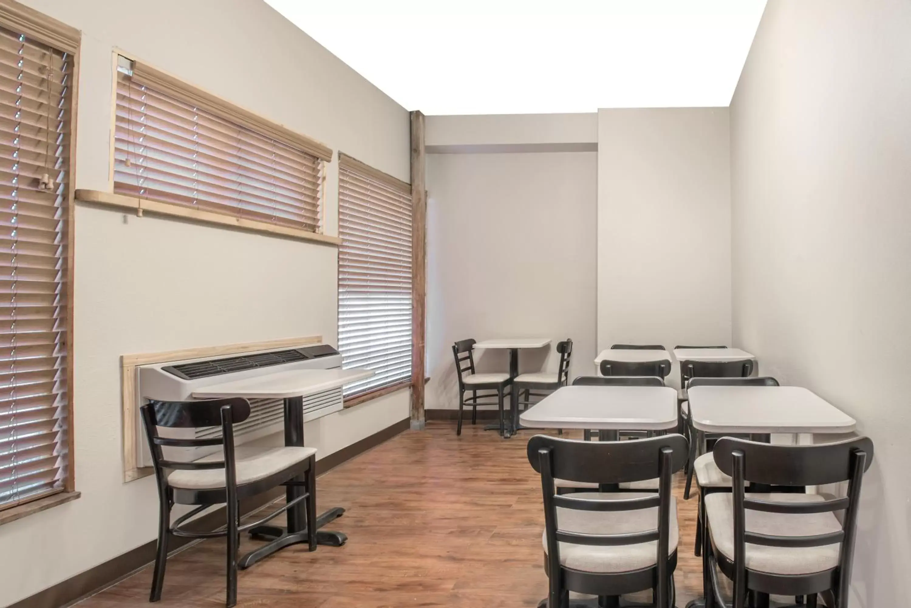 Lobby or reception, Dining Area in Super 8 by Wyndham Taos