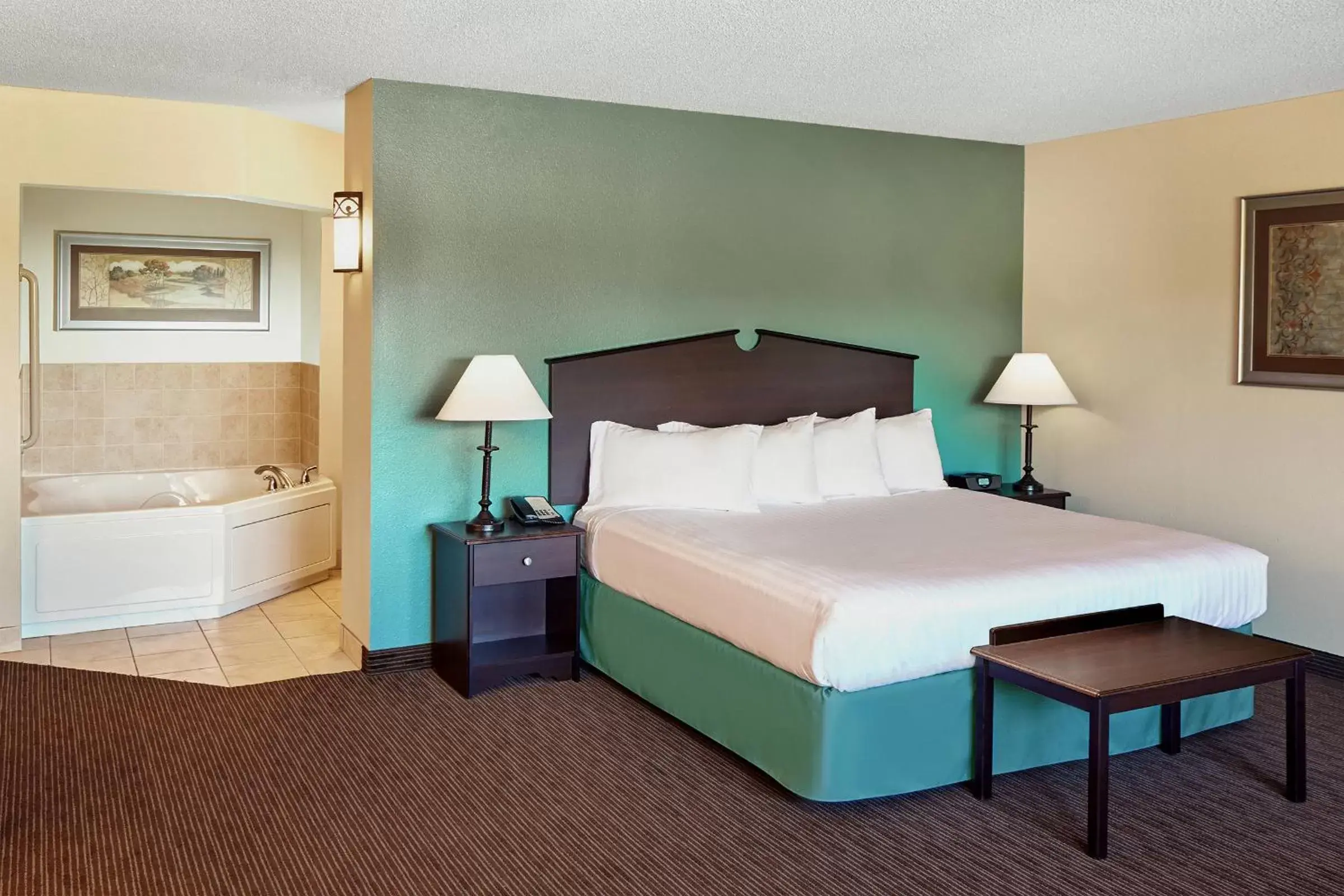 Photo of the whole room, Bed in AmericInn by Wyndham Green Bay East