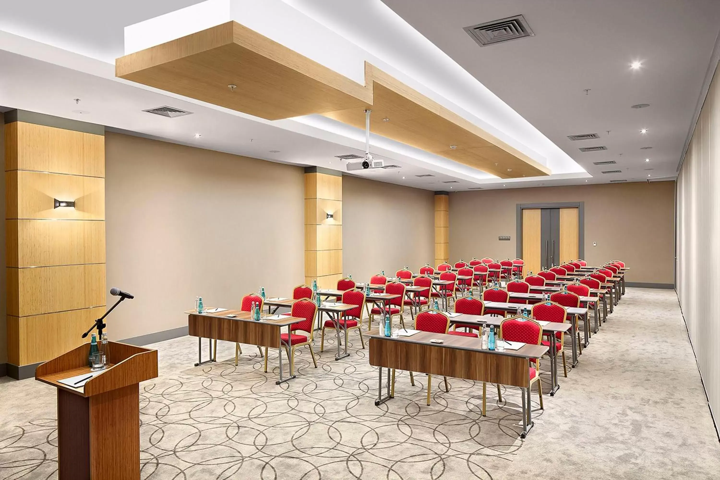 Meeting/conference room in Ramada Plaza by Wyndham Eskisehir