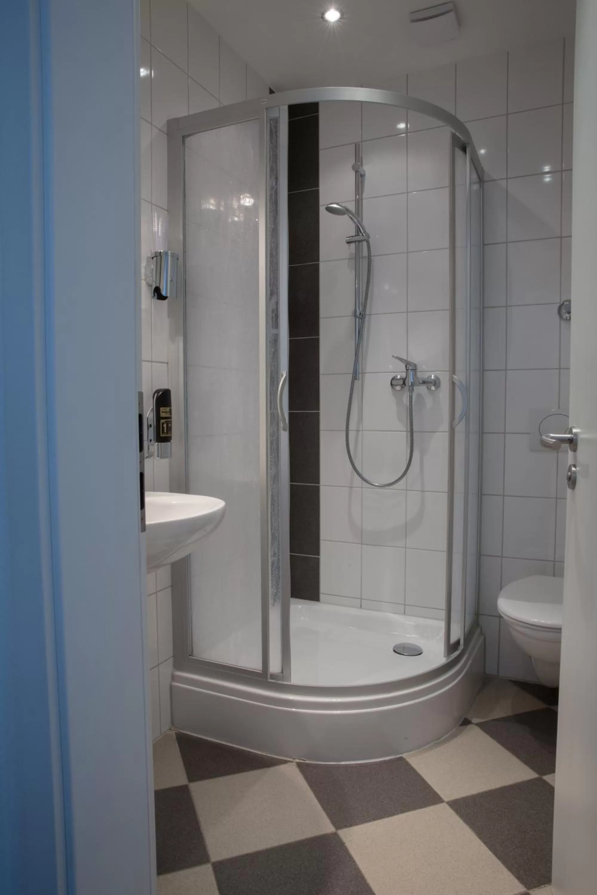 Shower in Trip Inn Goethe Conference Hotel