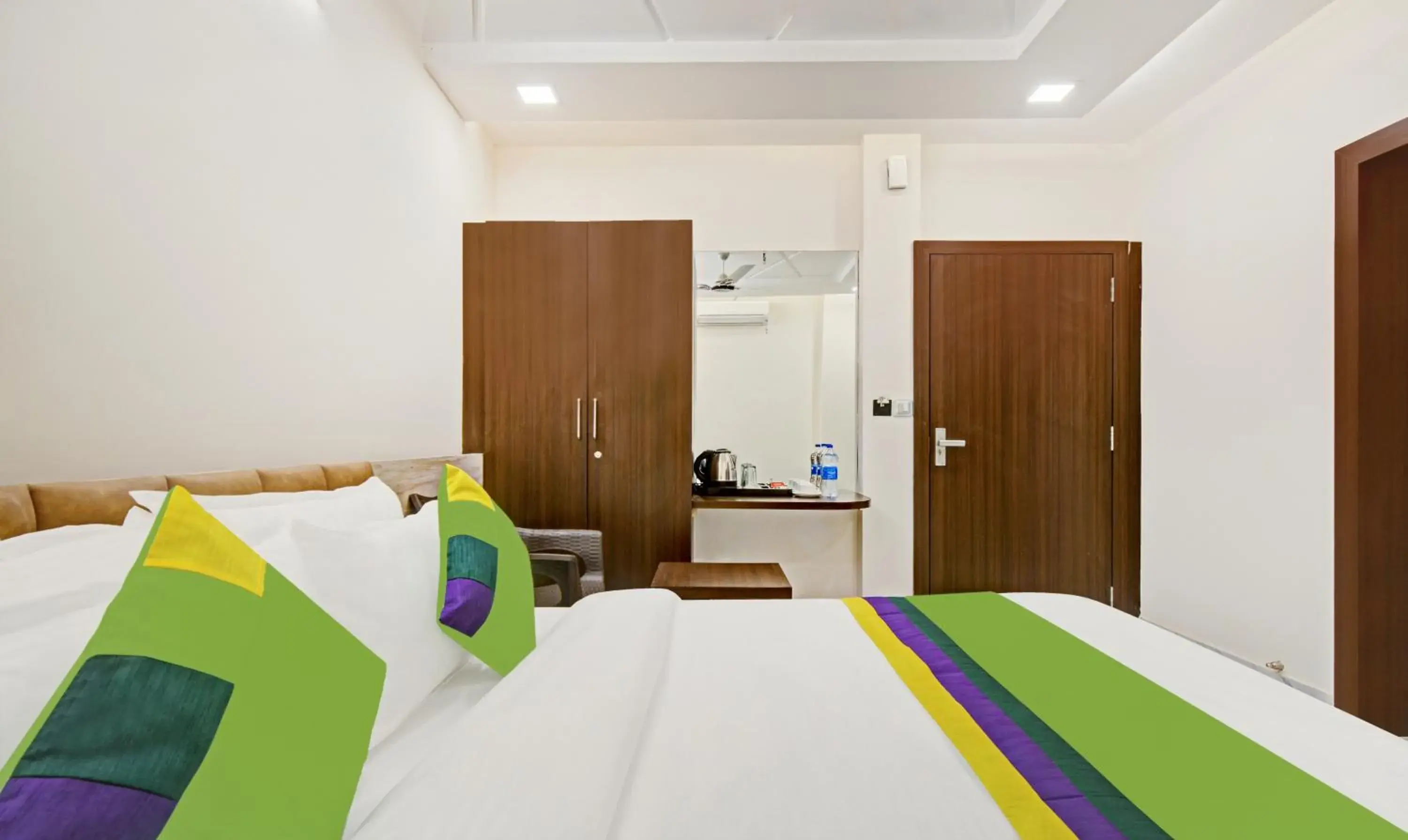 Bedroom, Bed in Treebo Paras Raj Near City Palace Bedroom, Bed in Treebo Paras Raj Near City Palace