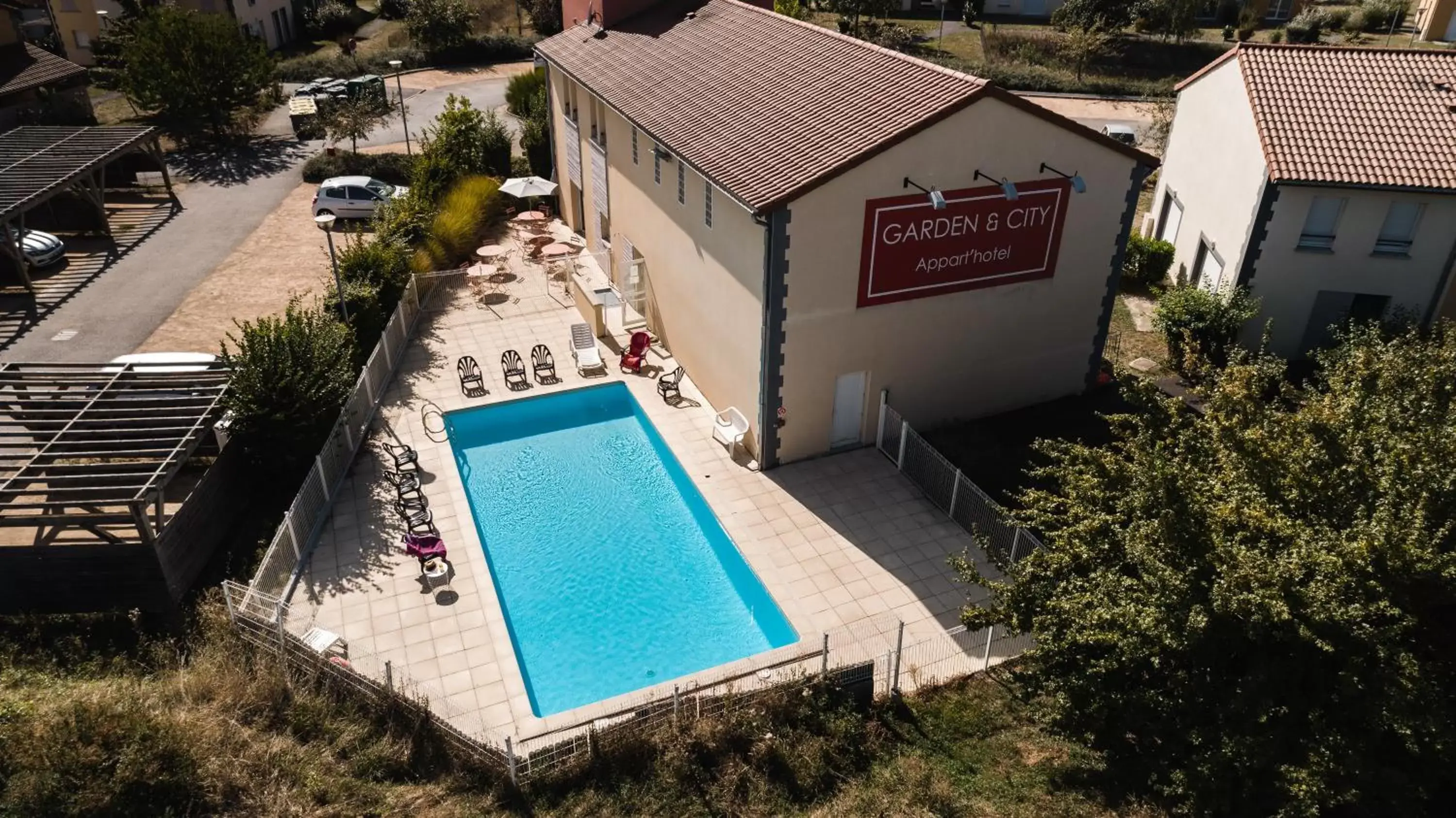 Bird's eye view, Pool View in Garden & City Clermont-Ferrand - Gerzat