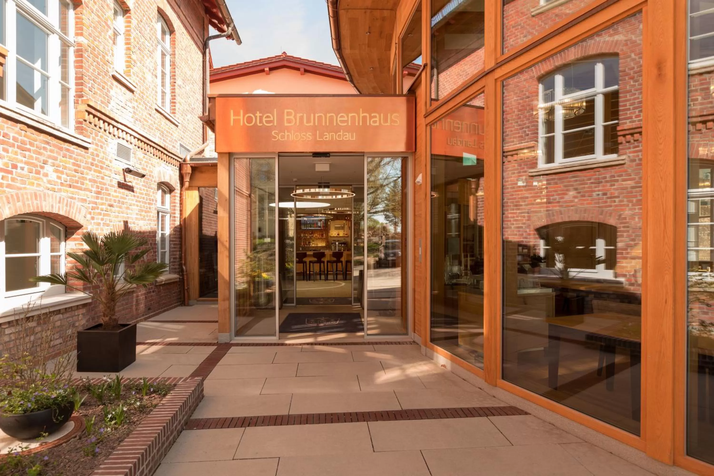 Facade/entrance in Hotel Brunnenhaus Schloss Landau