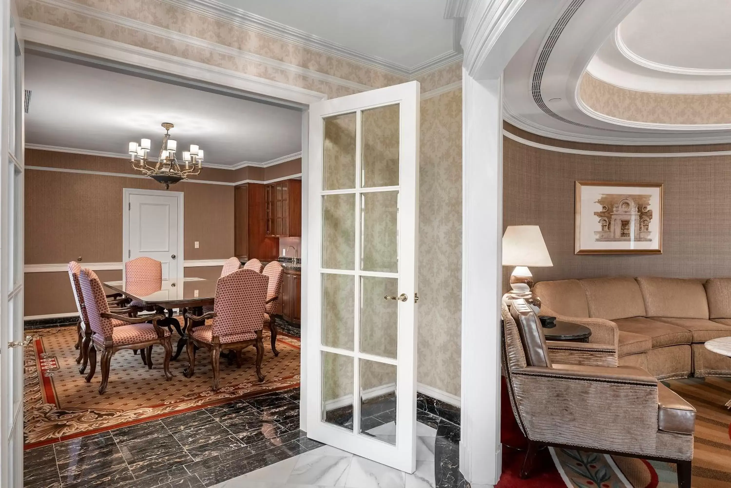 Photo of the whole room, Seating Area in Willard InterContinental Washington, an IHG Hotel