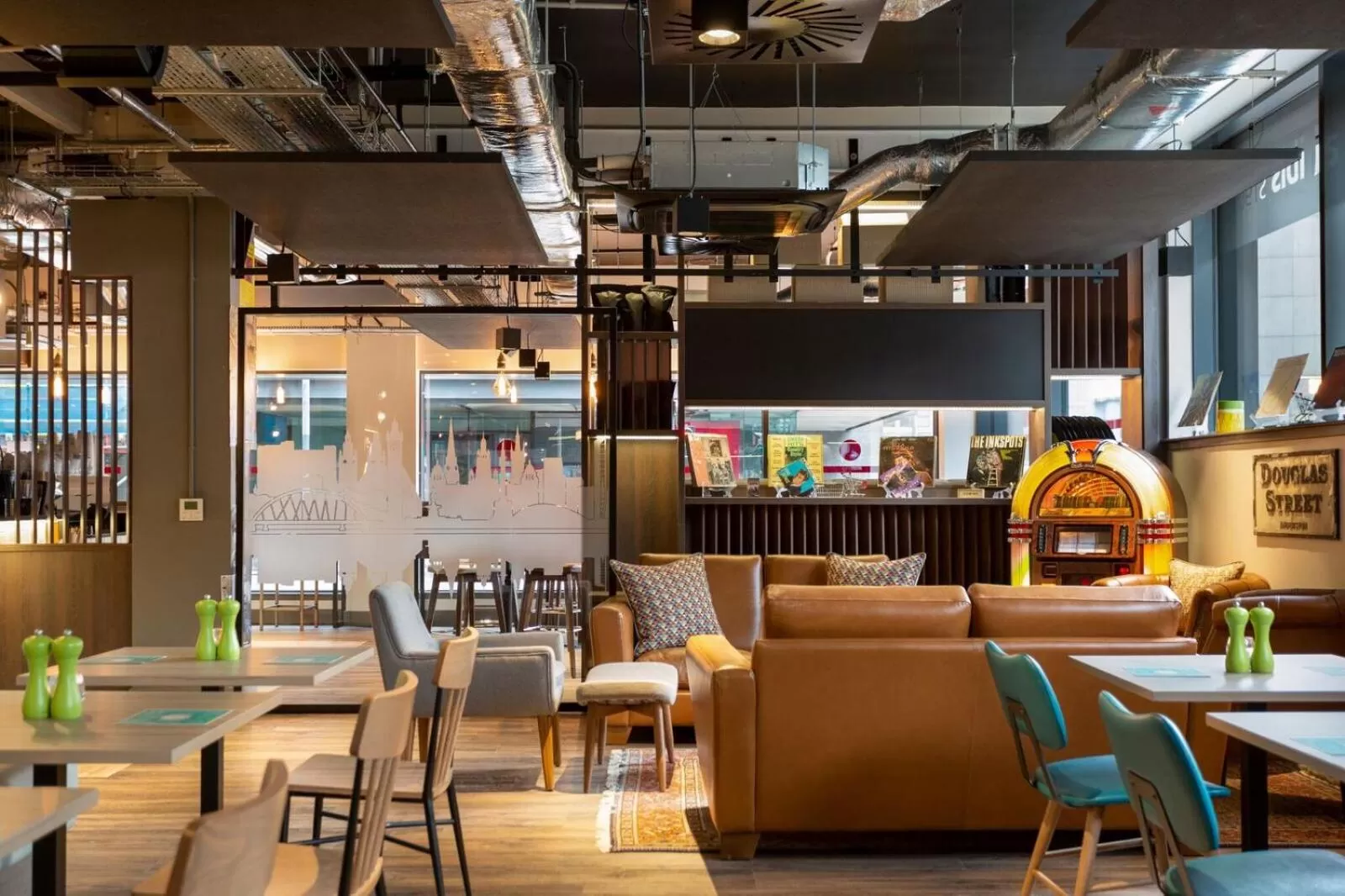 Lounge or bar in ibis Styles Glasgow Central