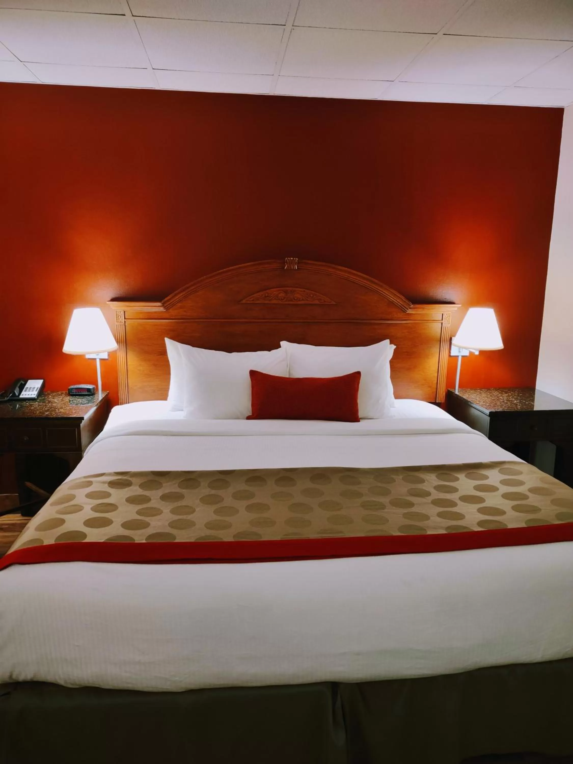 Bedroom, Bed in Ramada by Wyndham Albert Lea