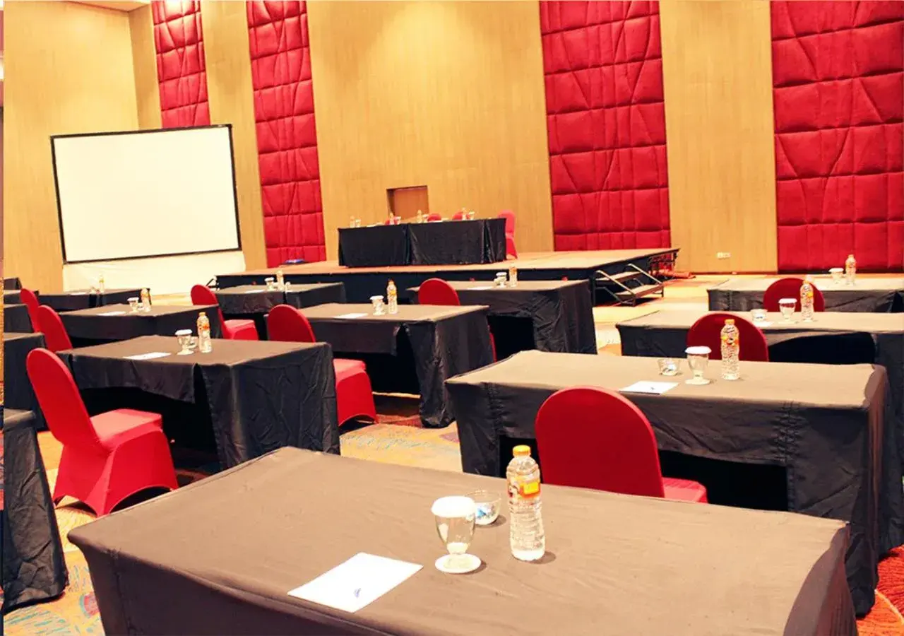 Banquet/Function facilities, Business Area/Conference Room in Gammara Hotel Makassar