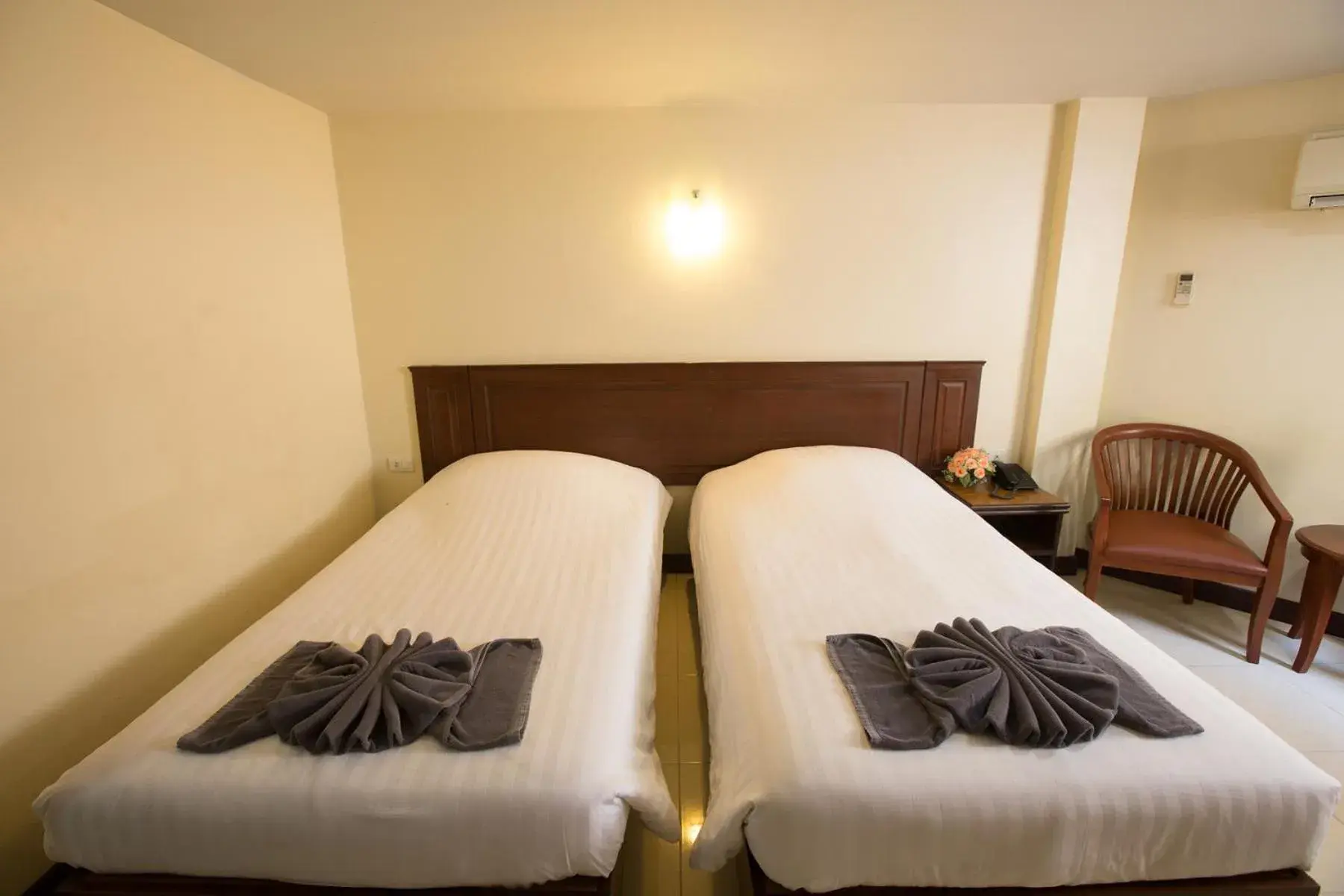 Bed in Twin Palms Resort Pattaya