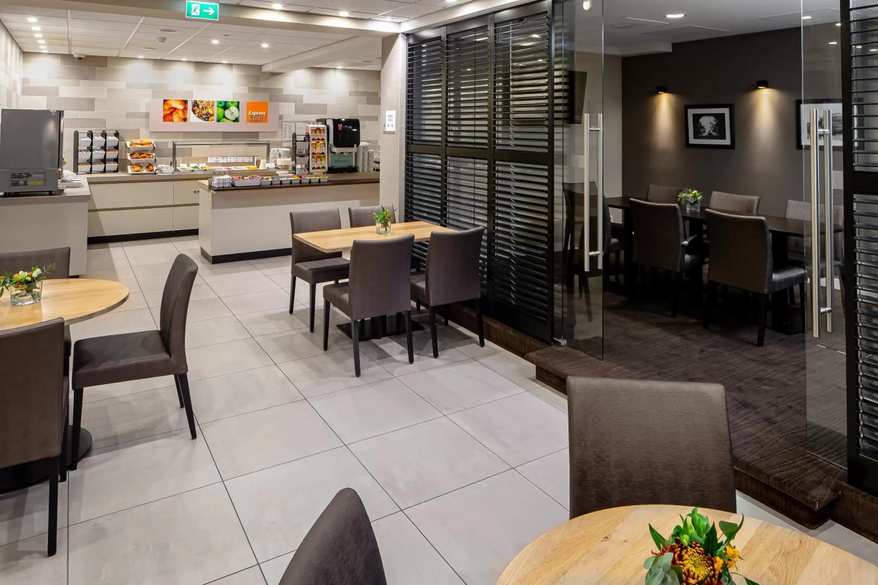 Breakfast, Restaurant/Places to Eat in Holiday Inn Express Amsterdam - South, an IHG Hotel