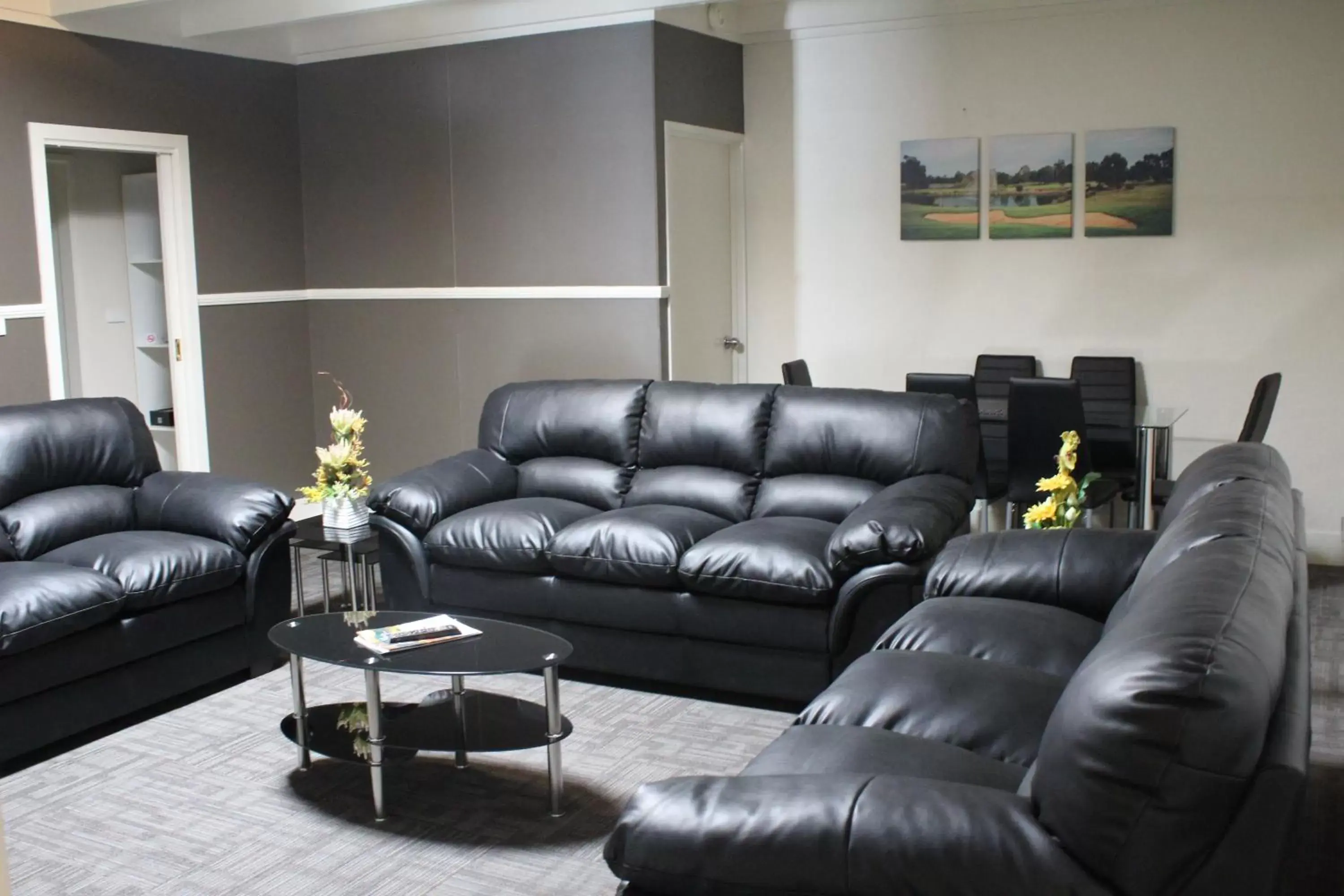 Living room, Seating Area in Rich River Golf Club
