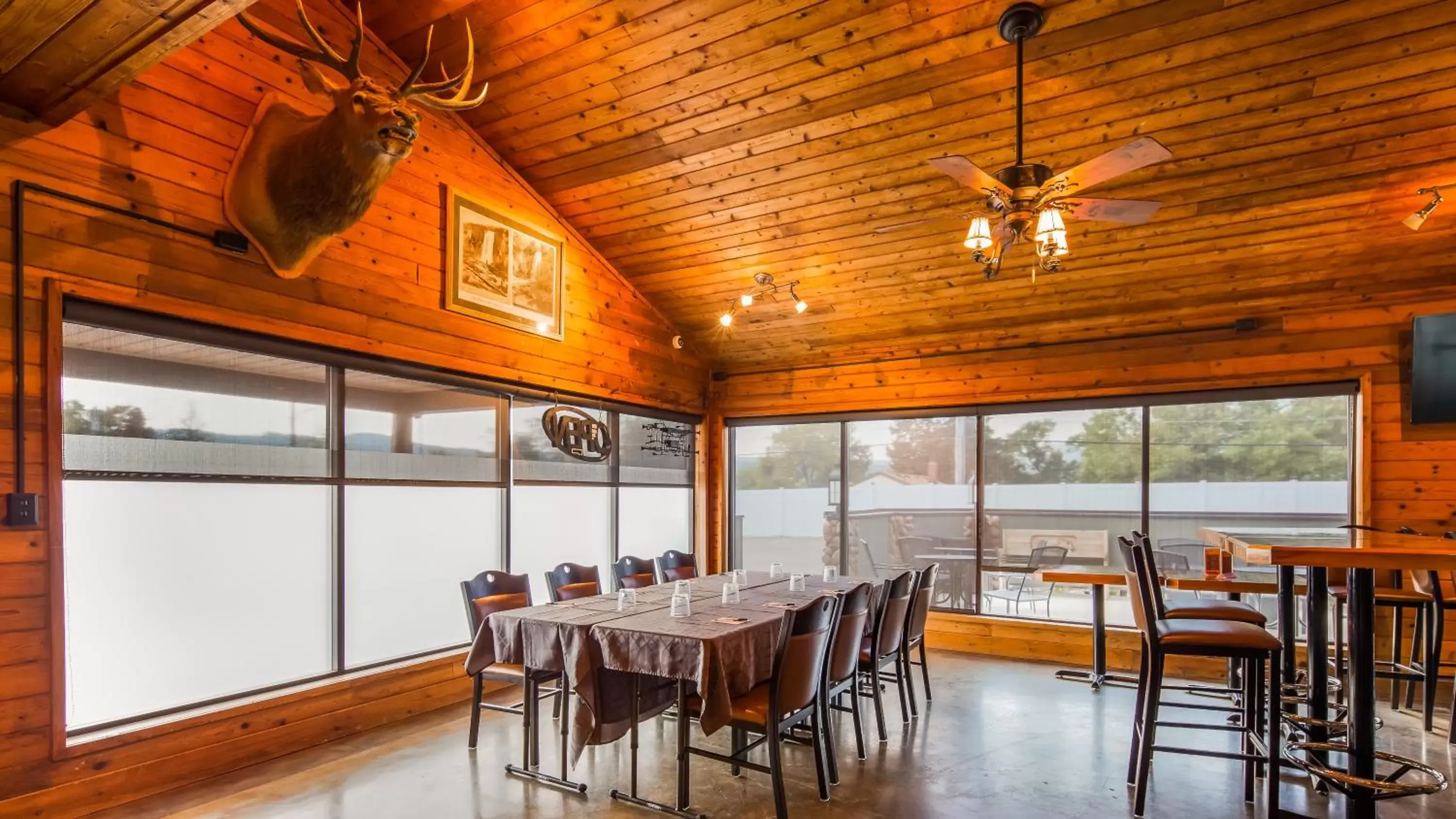 Lounge or bar, Restaurant/Places to Eat in Best Western Black Hills Lodge