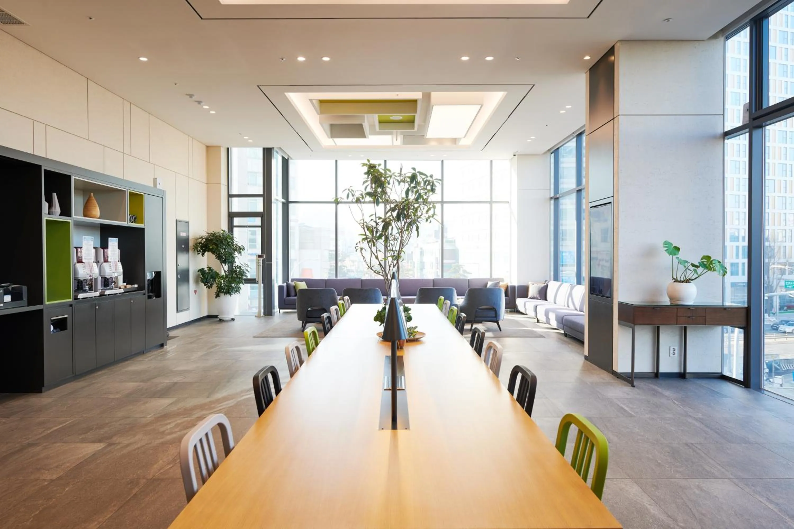 Communal lounge/ TV room in Nine Tree by Parnas Seoul Dongdaemun