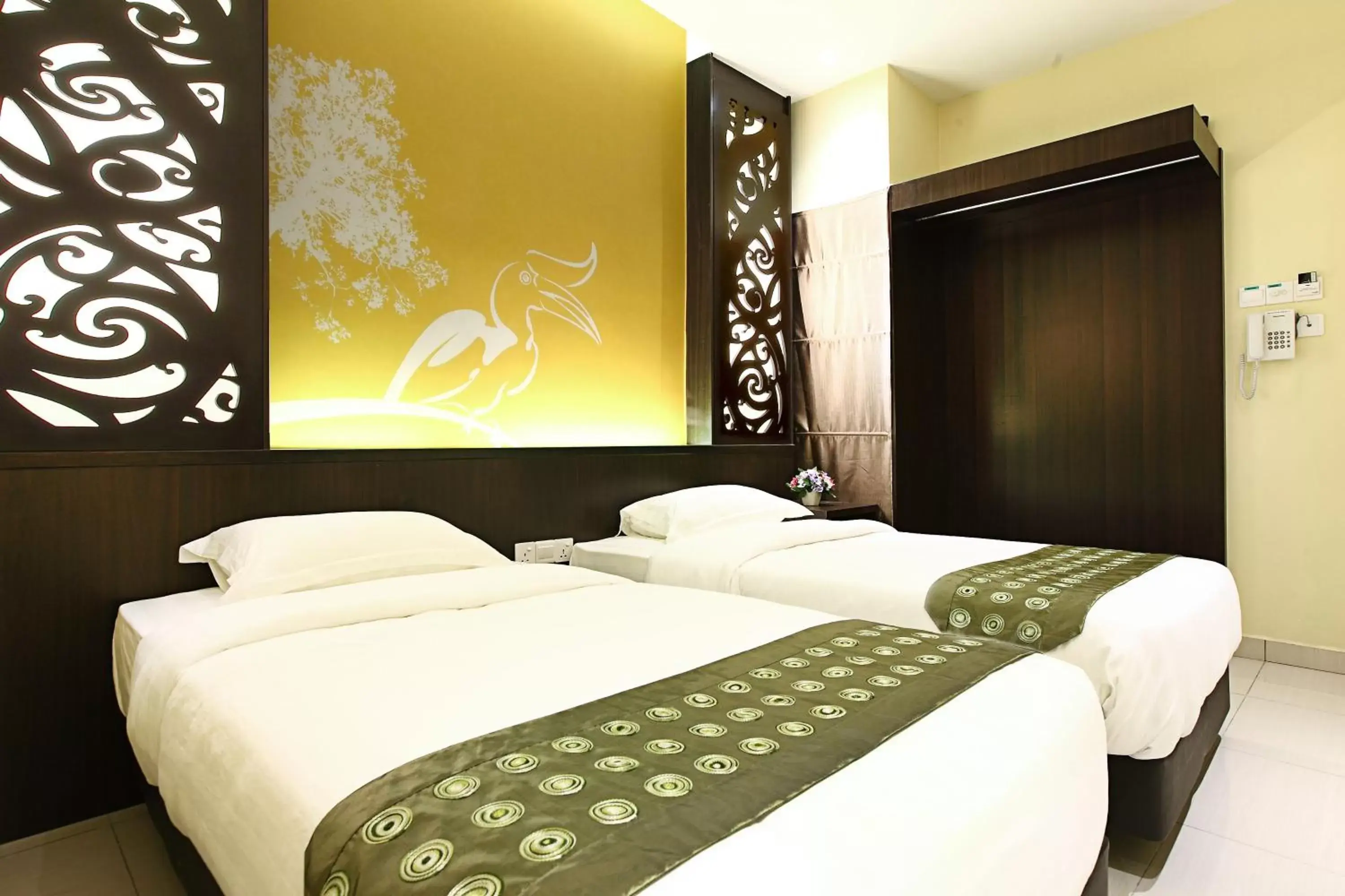 Photo of the whole room, Bed in Sri Enstek Hotel KLIA, KLIA 2 & F1