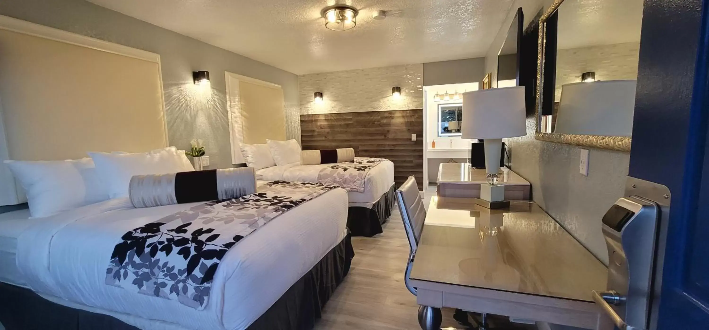 Bedroom in Dragonfly Inn & Suites