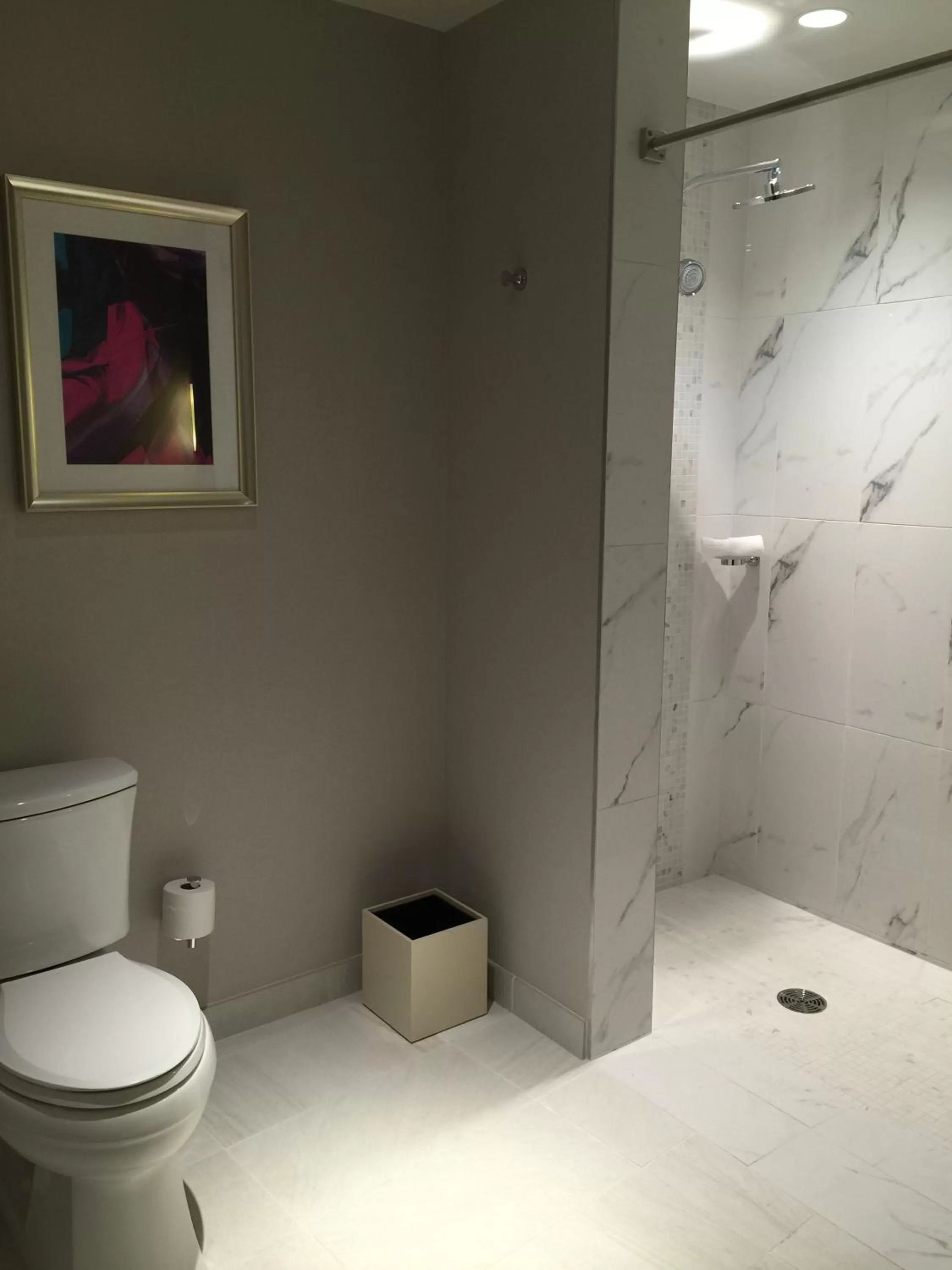 Shower in Parkwest Bicycle Casino