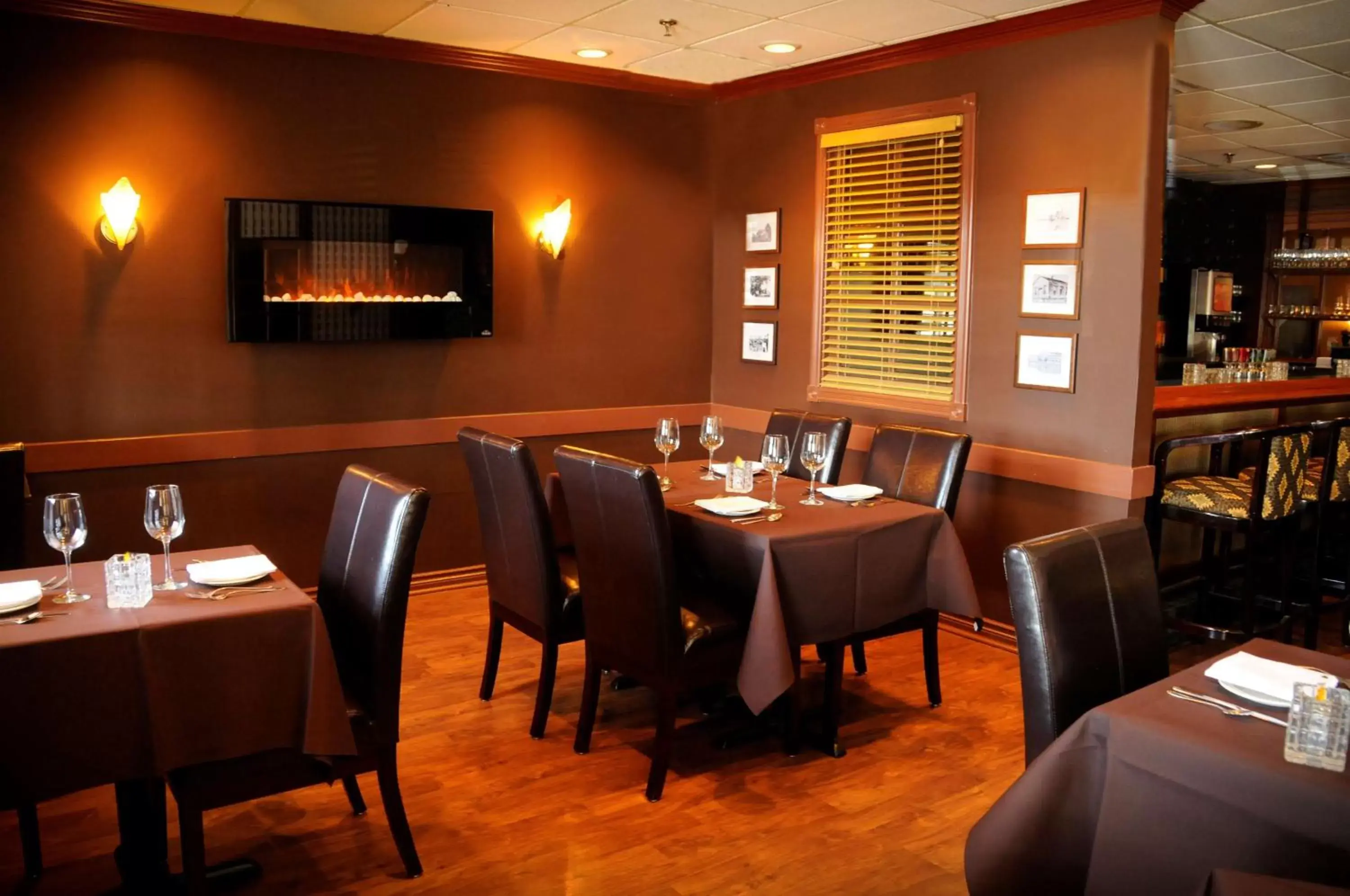 Lounge or bar, Restaurant/Places to Eat in Best Western Voyageur Place Hotel