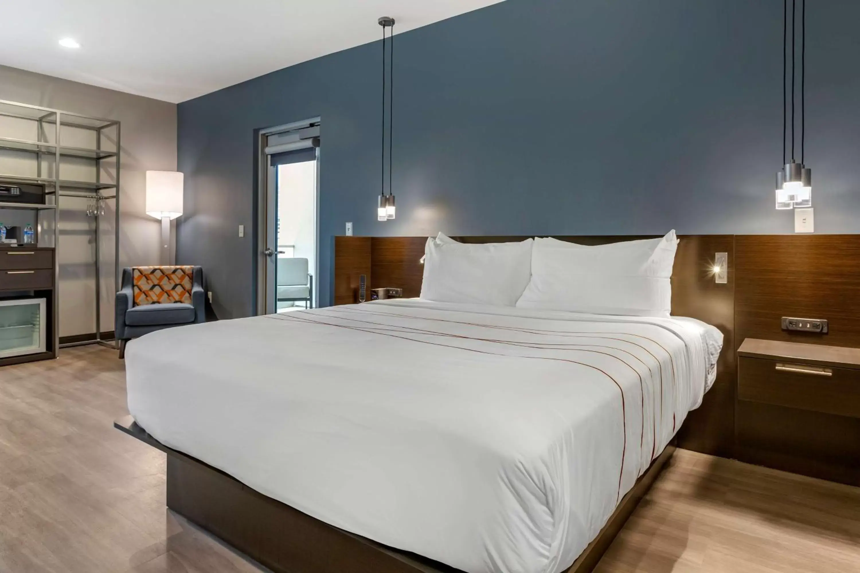 Bedroom, Bed in Vīb Hotel by Best Western Phoenix - Tempe