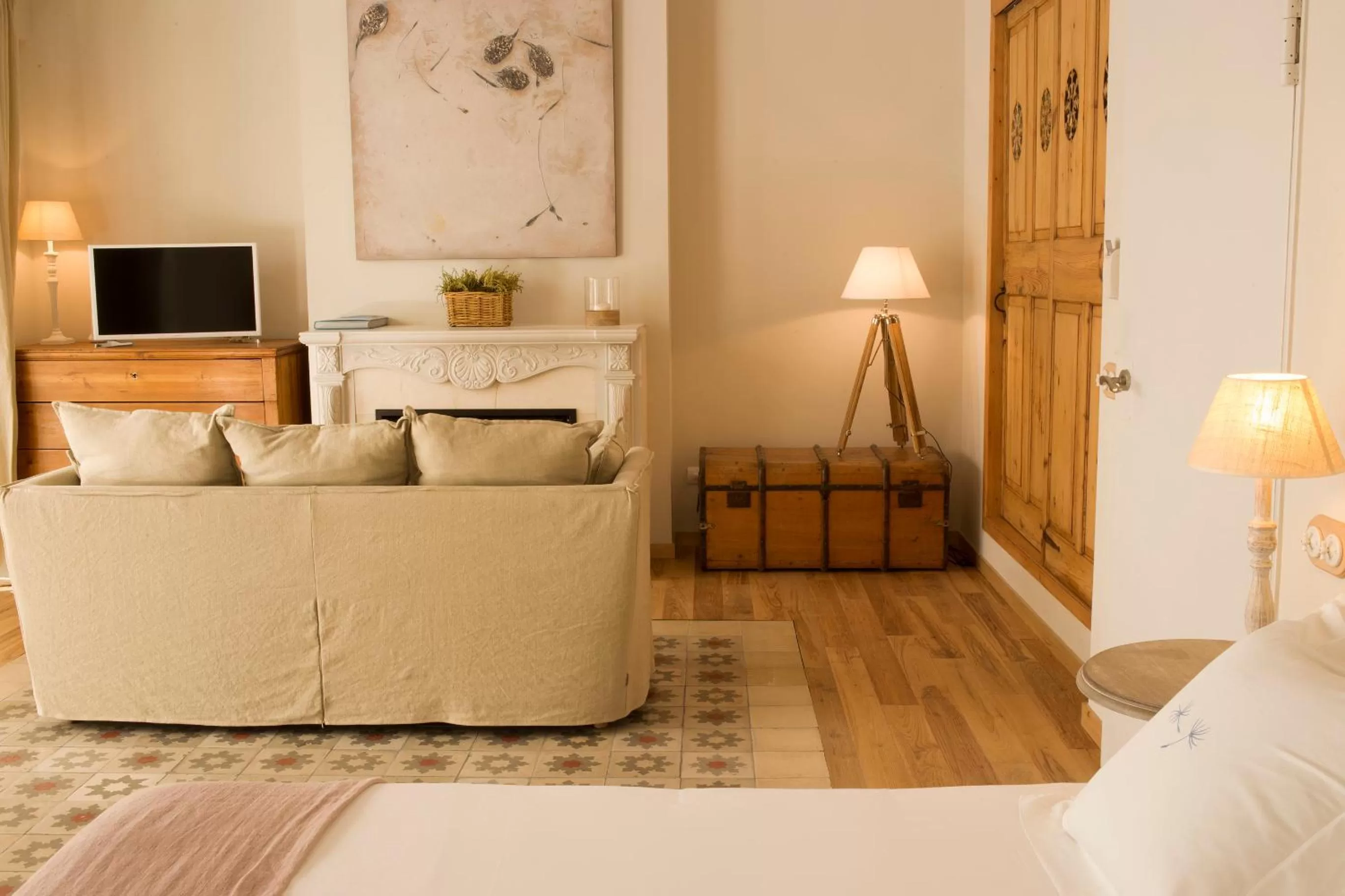 Living room, Bed in Jardí de Ses Bruixes Boutique Hotel