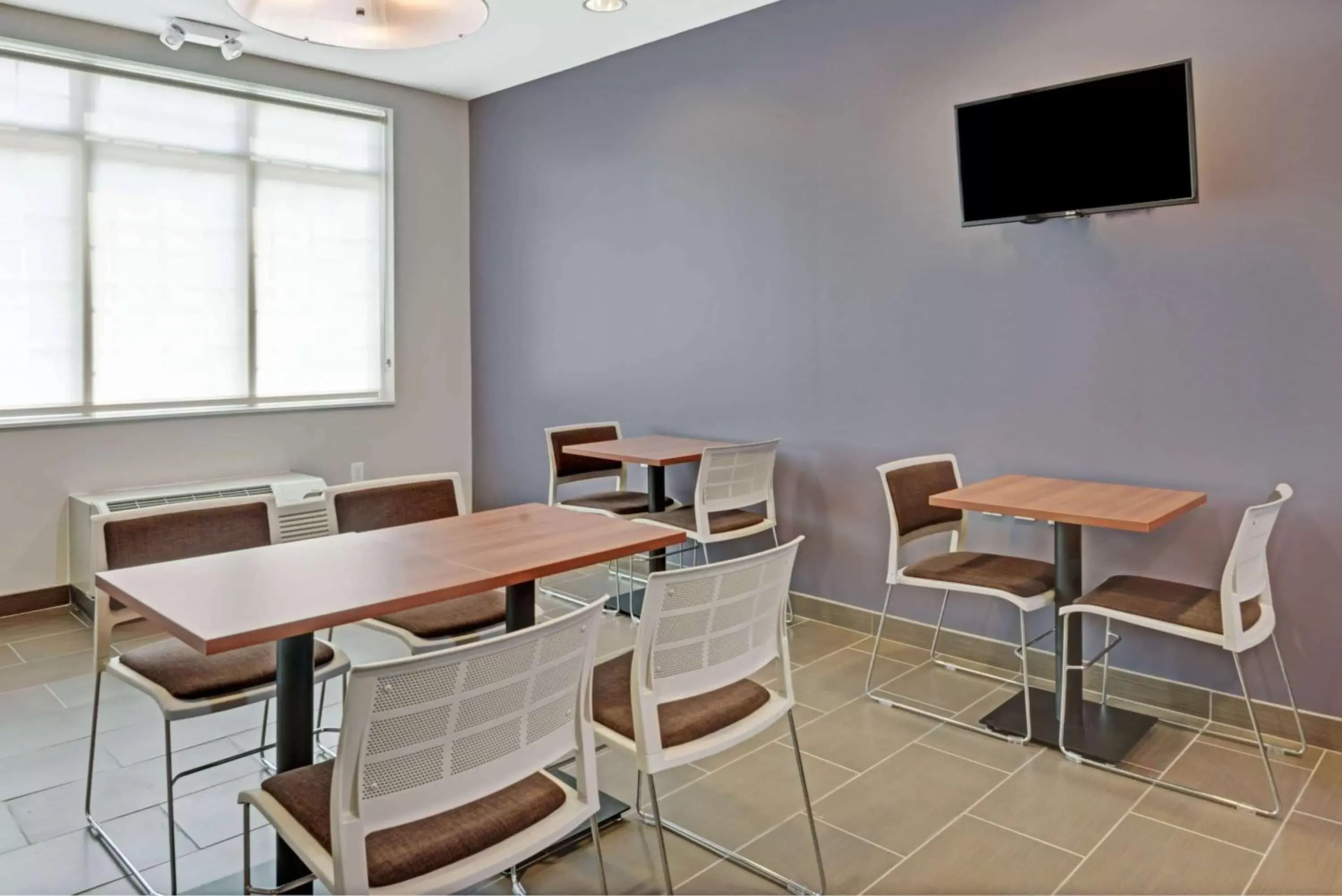 On site, Restaurant/Places to Eat in Microtel Inn & Suites by Wyndham Philadelphia Airport Ridley Park