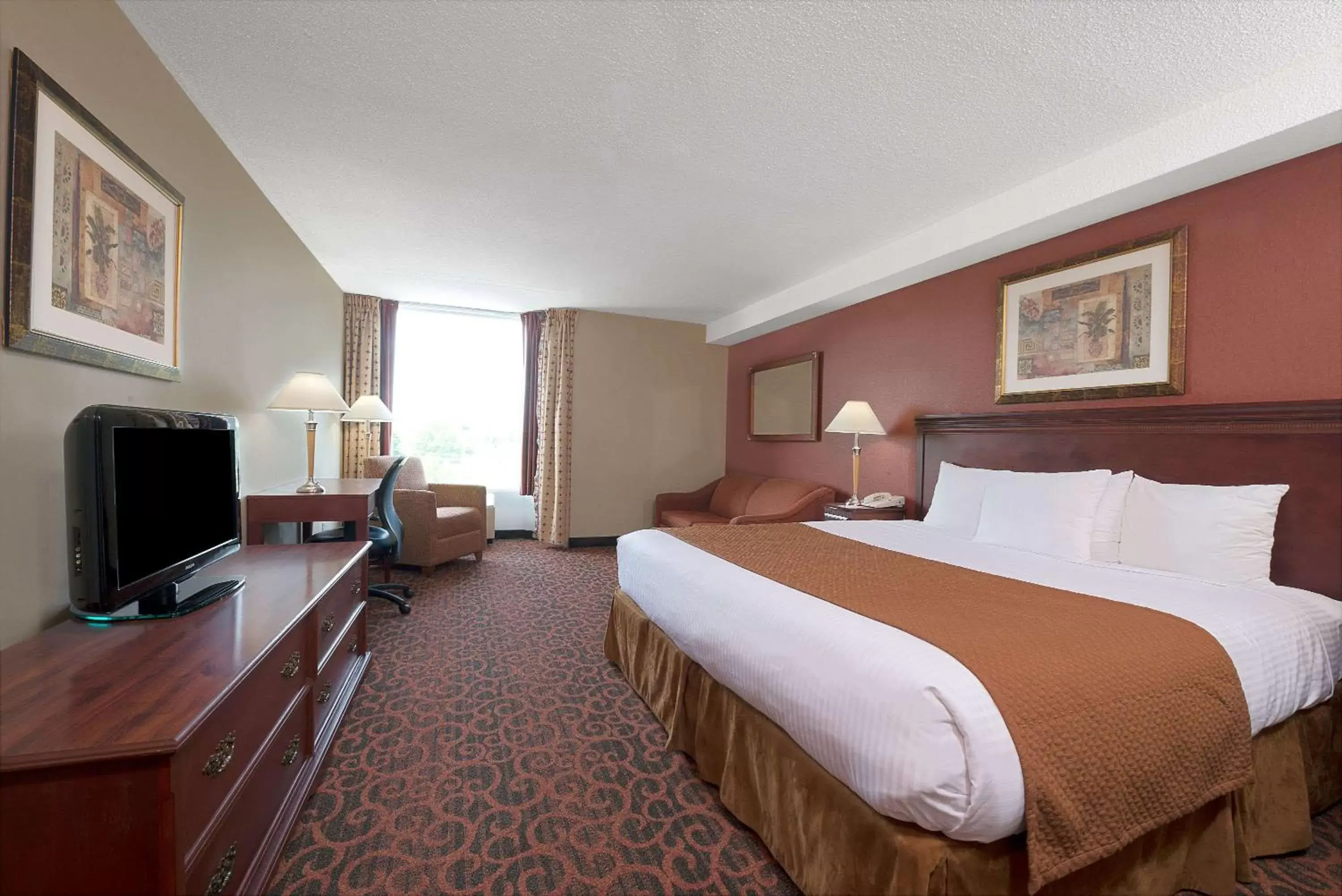Photo of the whole room, Bed in Ramada by Wyndham Niagara Falls/Fallsview