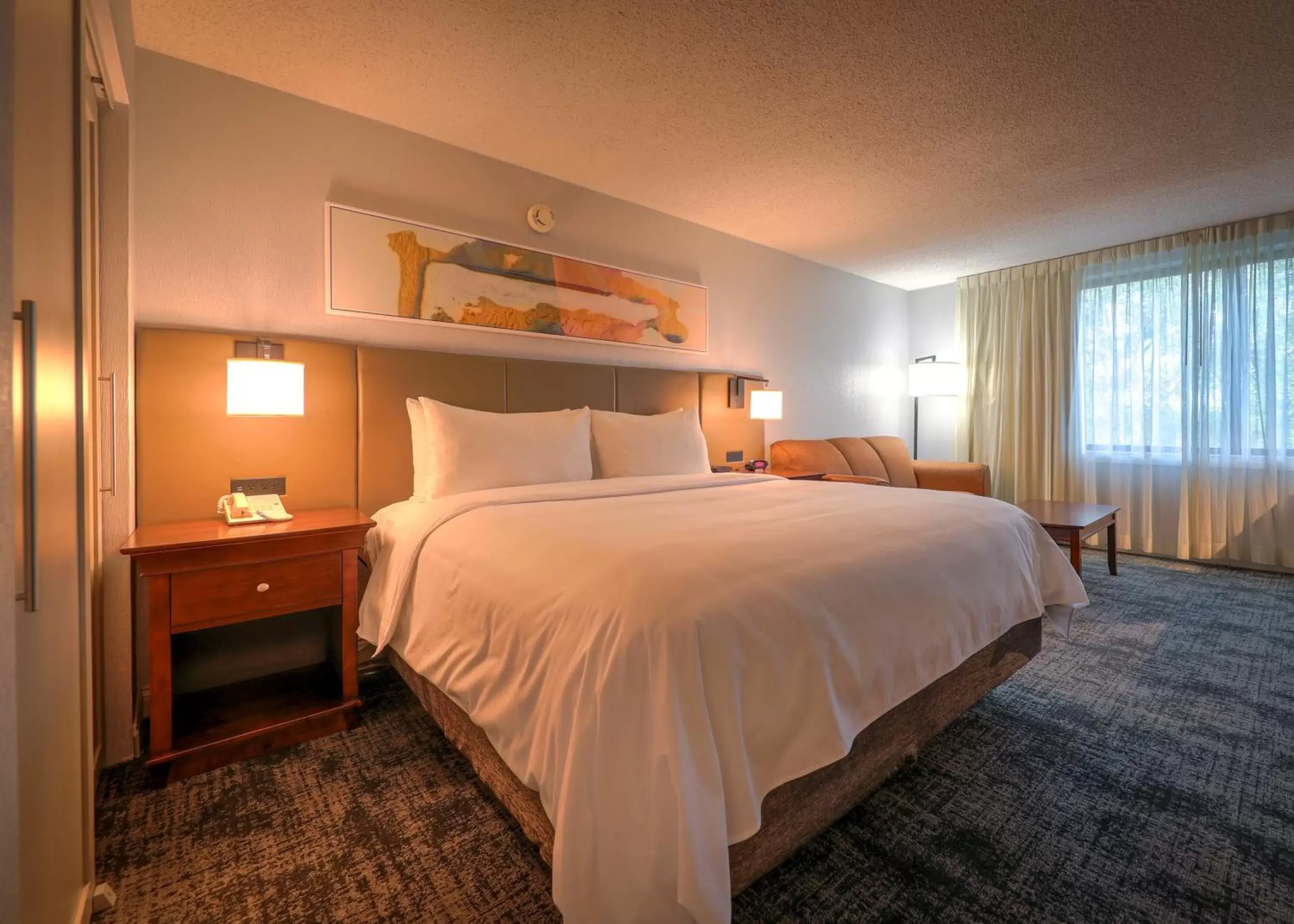 Bedroom, Bed in Crowne Plaza Chicago-Northbrook, an IHG Hotel