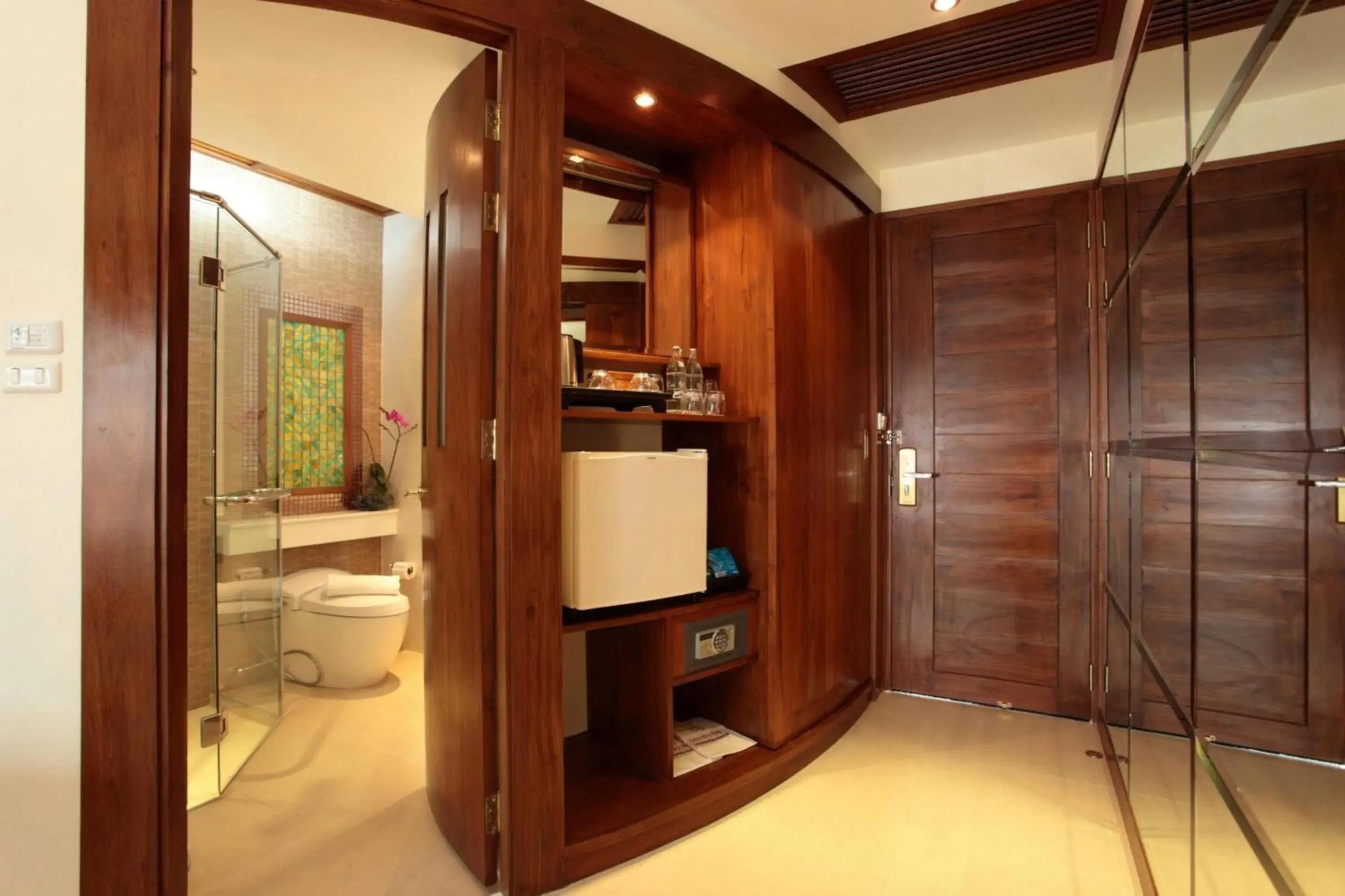 Photo of the whole room, Bathroom in Kodchasri Thani Hotel