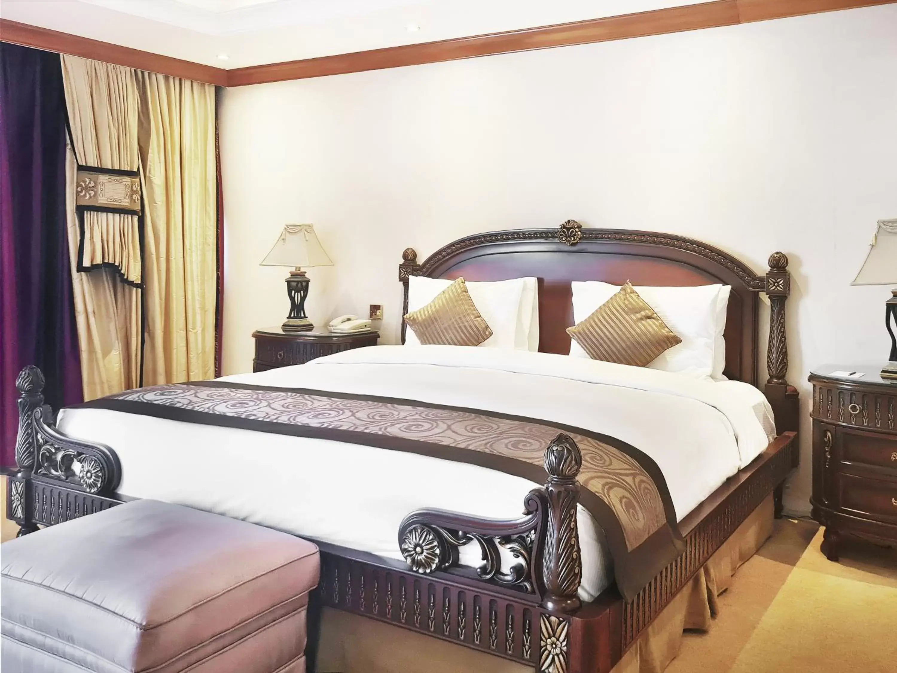 Bedroom, Bed in Corniche Hotel Sharjah