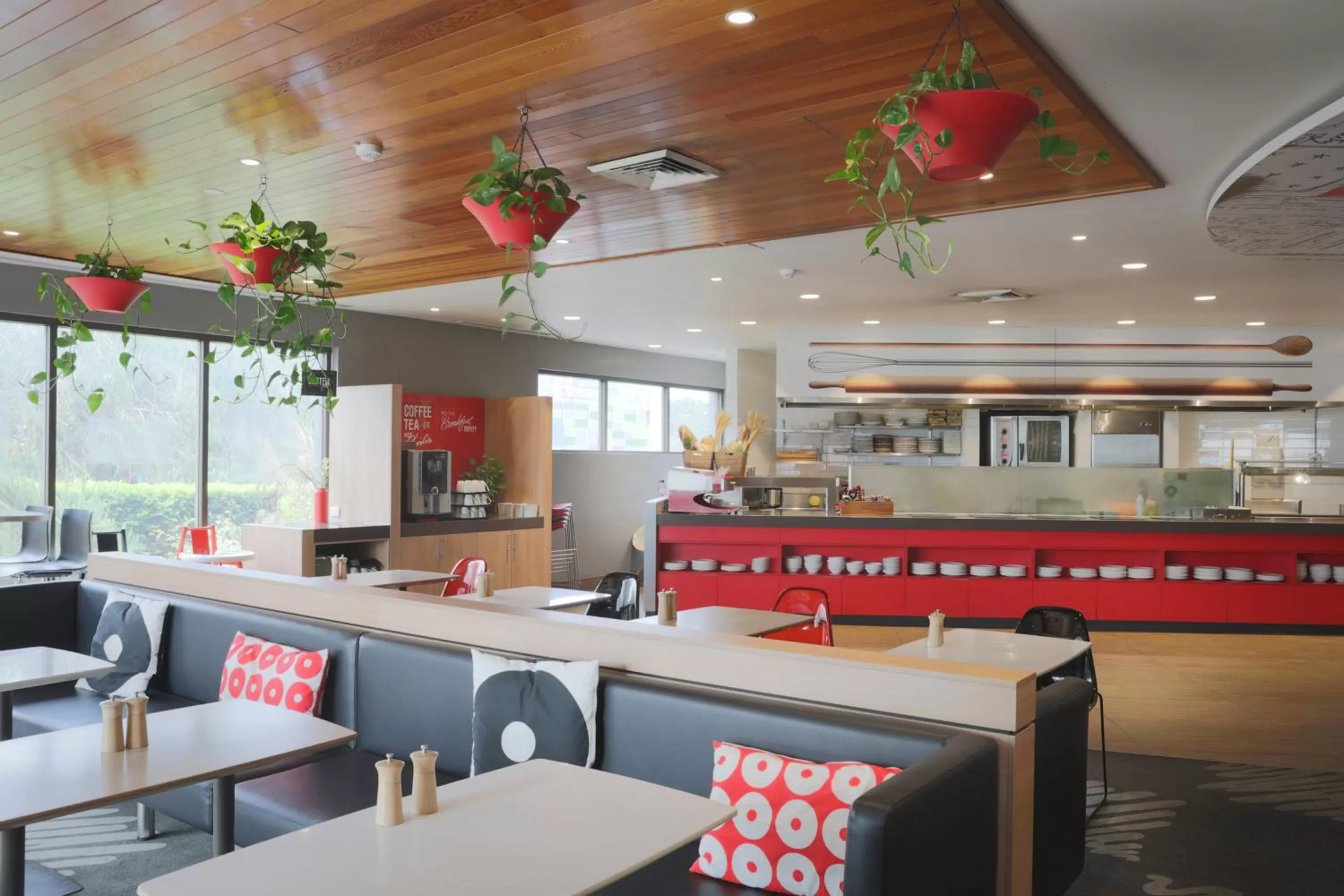 Restaurant/places to eat in ibis Sydney Airport