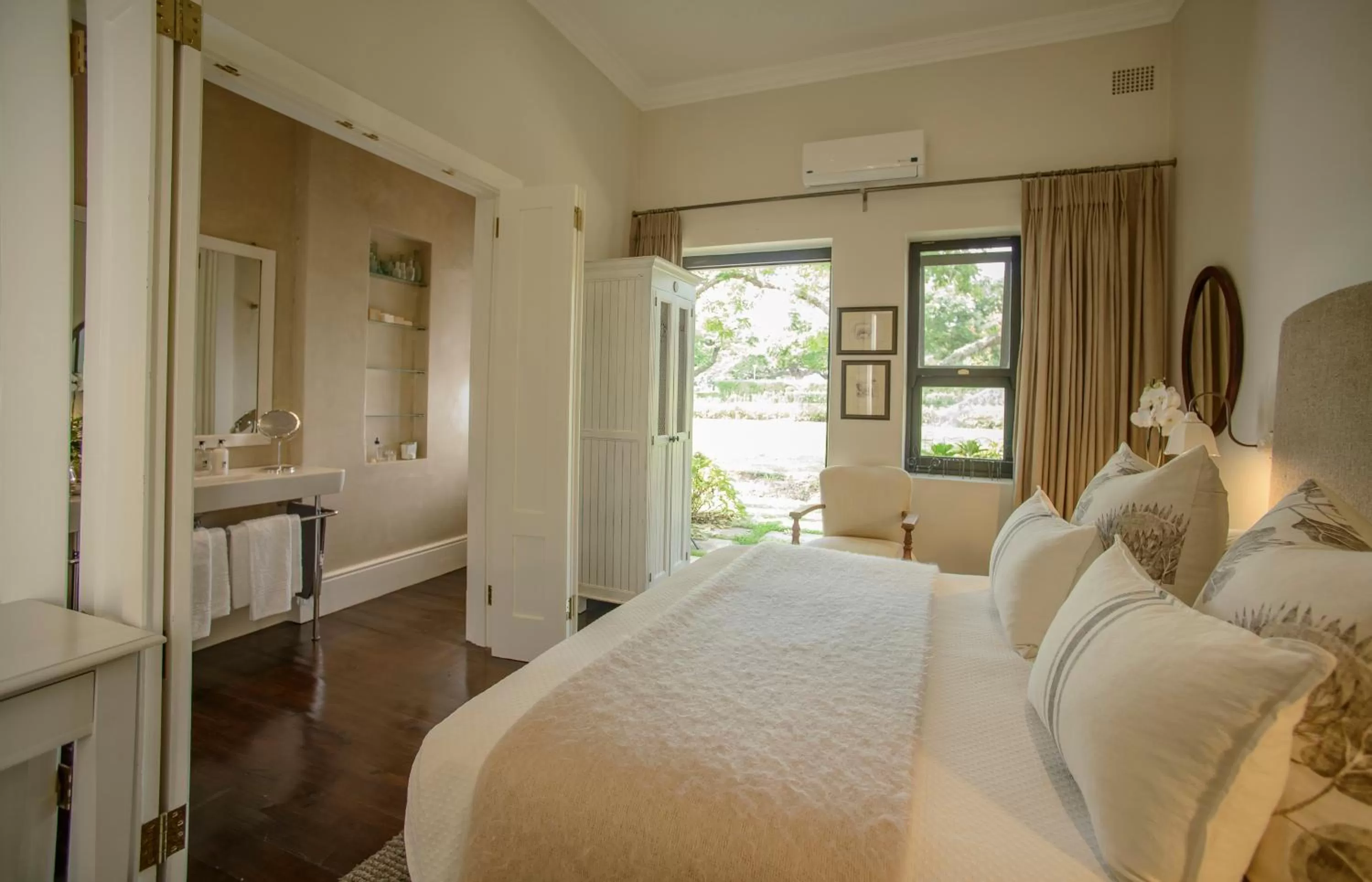 Bed in Torburnlea Homestead Luxury Accommodation