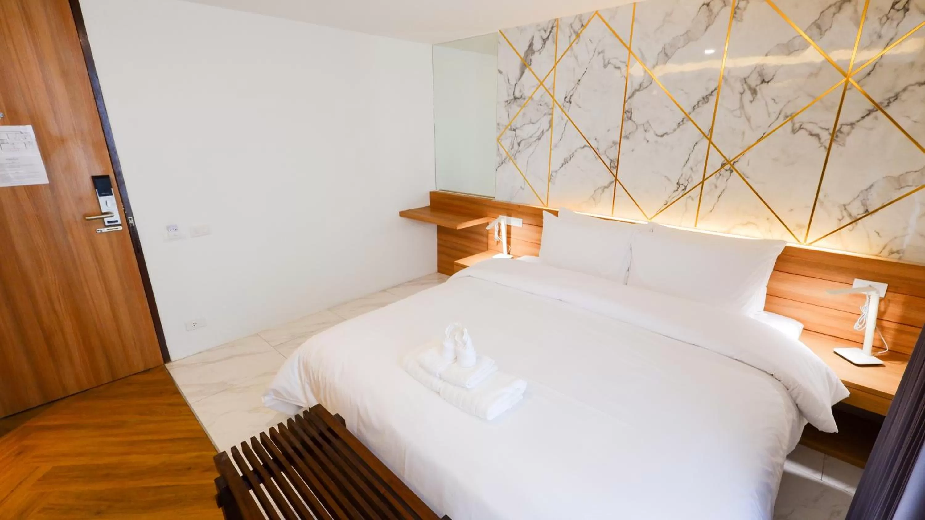 Bedroom, Bed in Pinnacle Dream