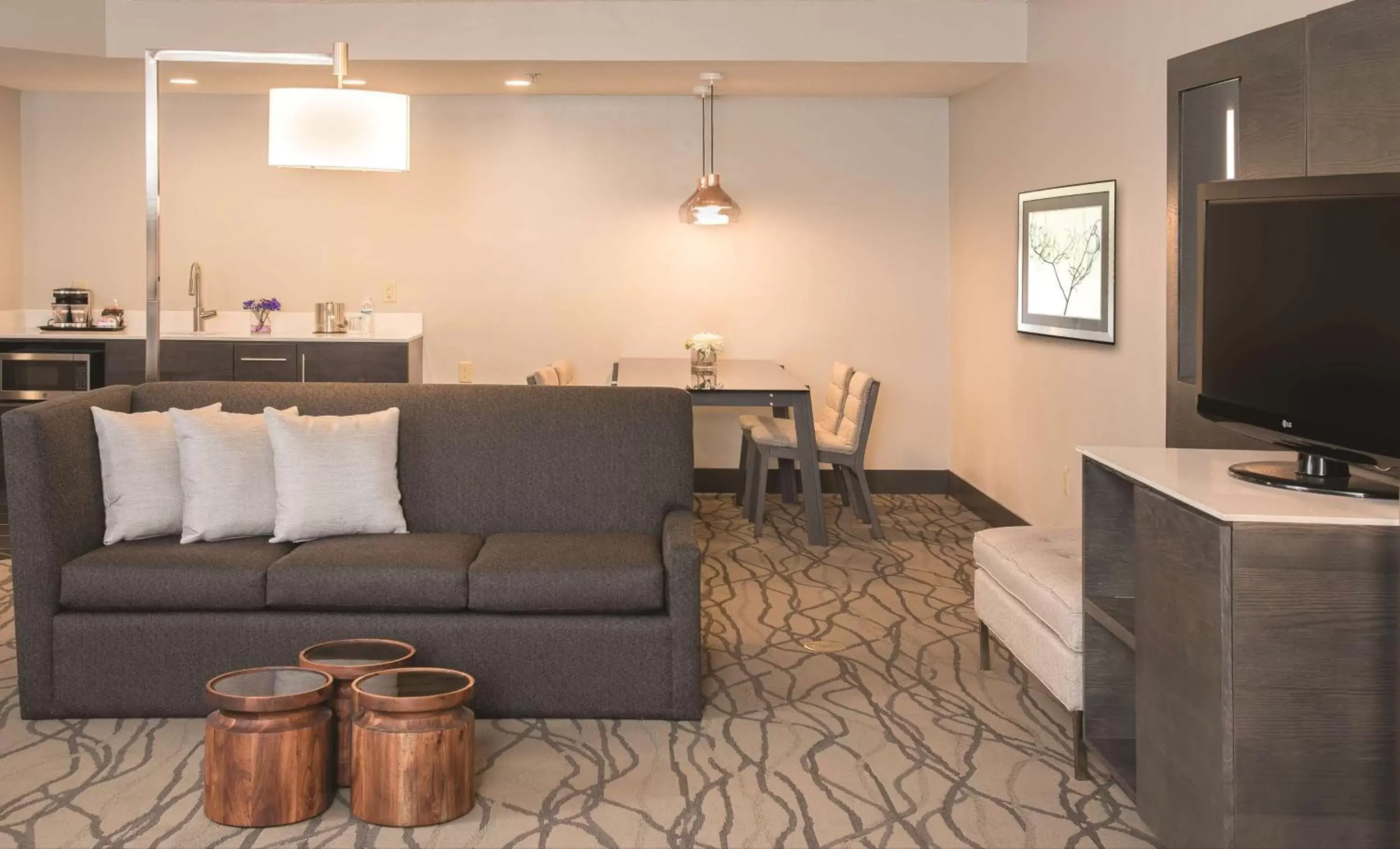 King Room with Kitchenette in DoubleTree by Hilton Racine Harbourwalk King Room with Kitchenette in DoubleTree by Hilton Racine Harbourwalk