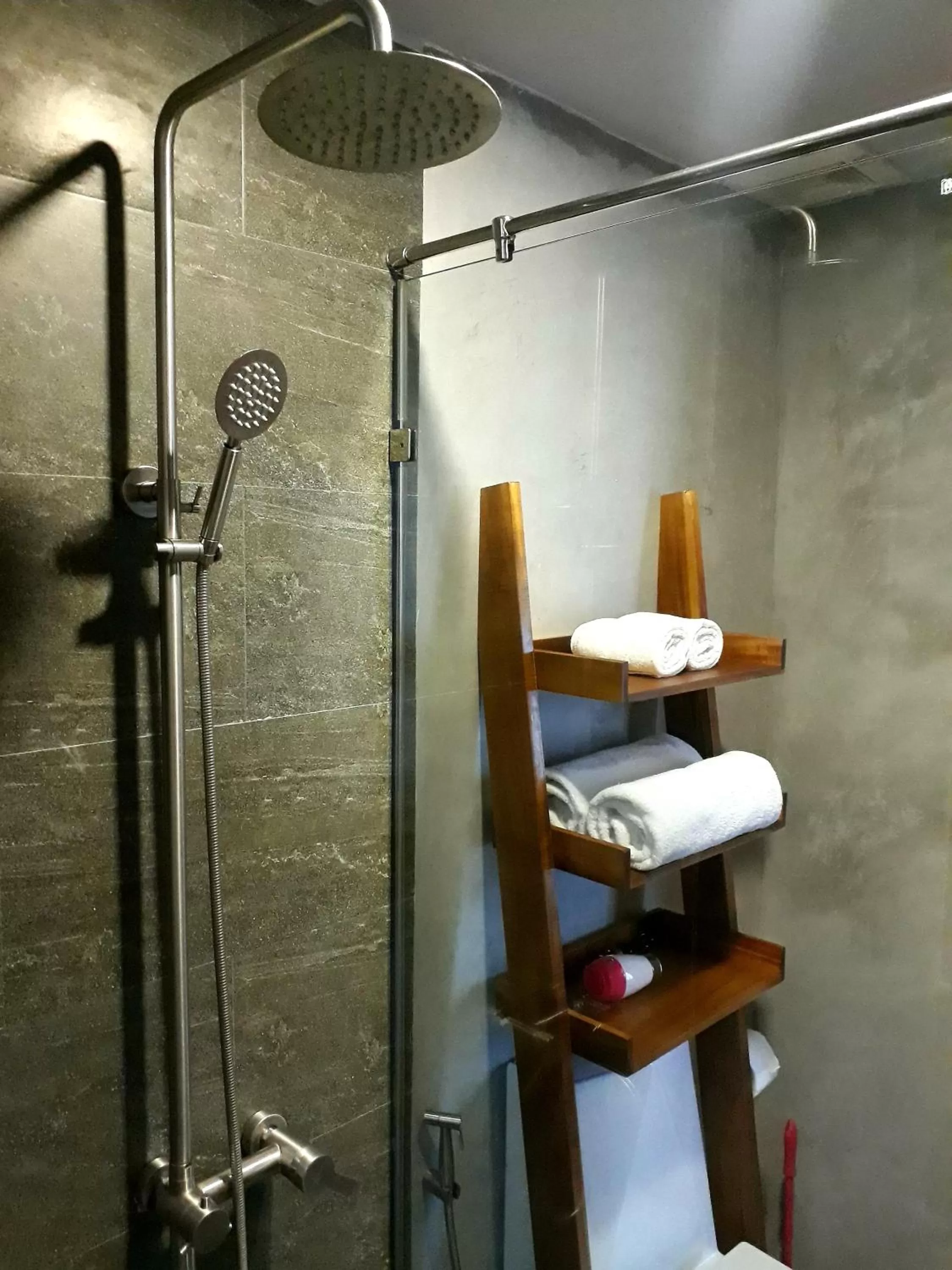 Bathroom in Pink Tulip Hoi An