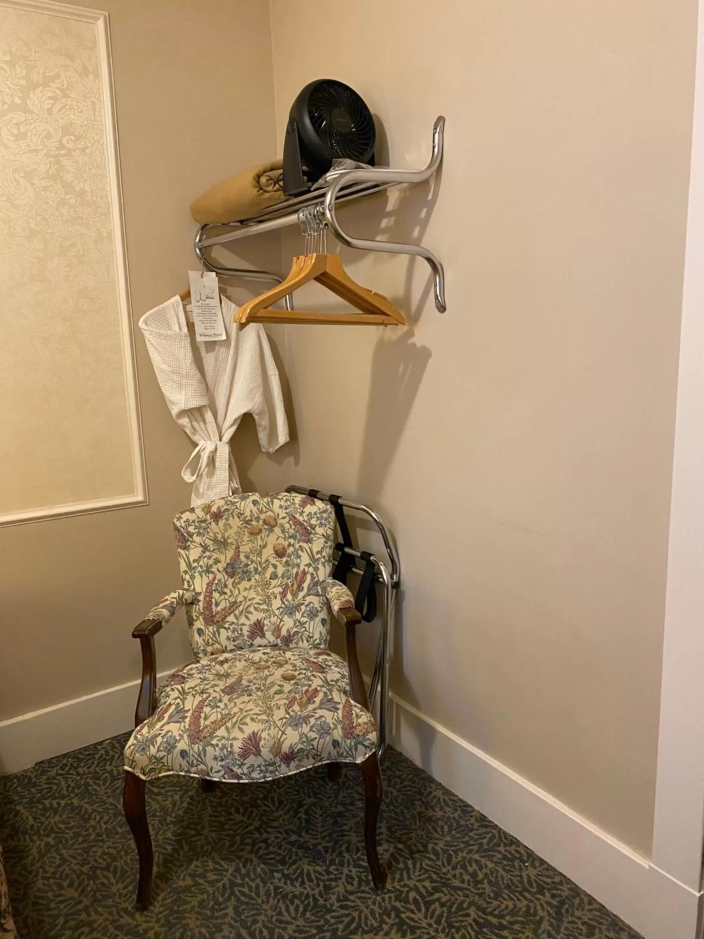 Bedroom in Kingston Hotel