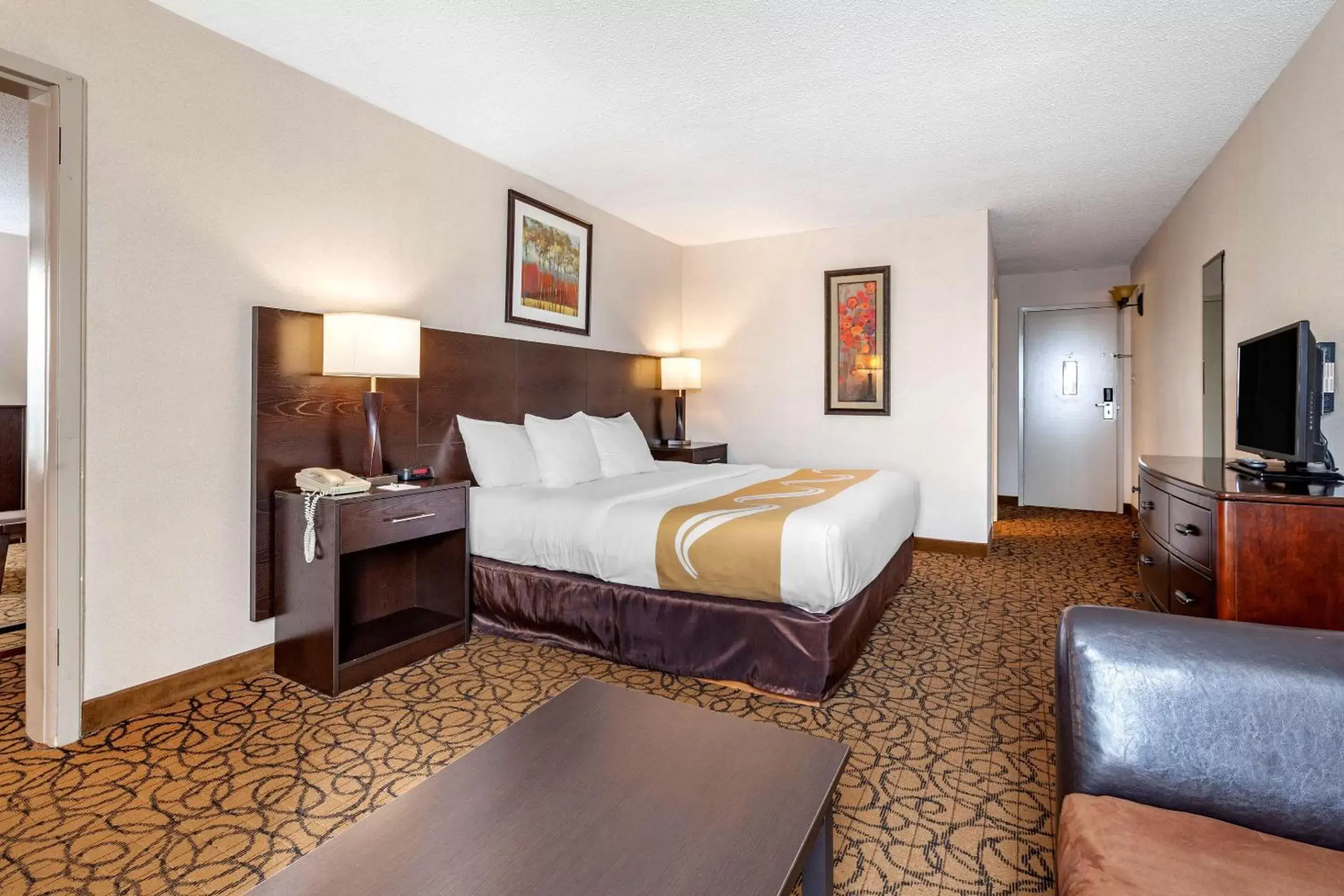 Photo of the whole room, Bed in Quality Inn & Suites