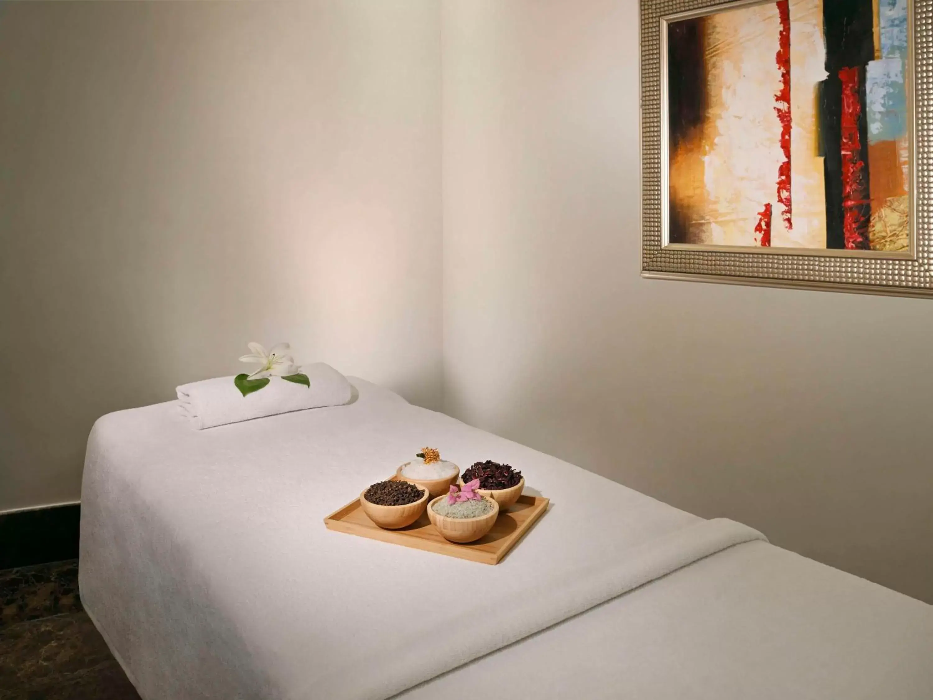 Spa and wellness centre/facilities, Bed in Mövenpick Hotel City Star Jeddah