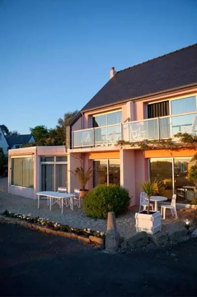 Facade/entrance, Property Building in Hotel Le Toeno
