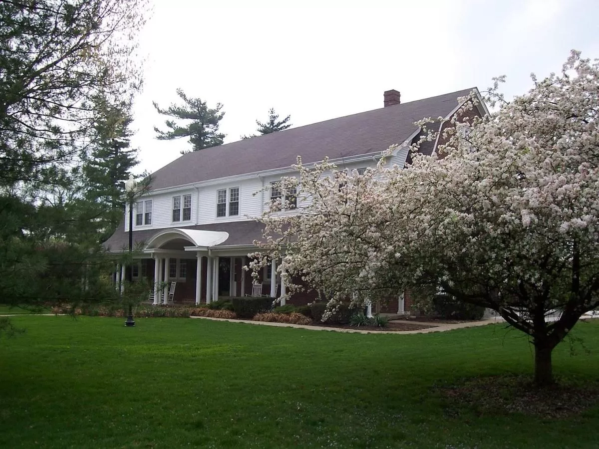 Property Building in The Woodford Inn