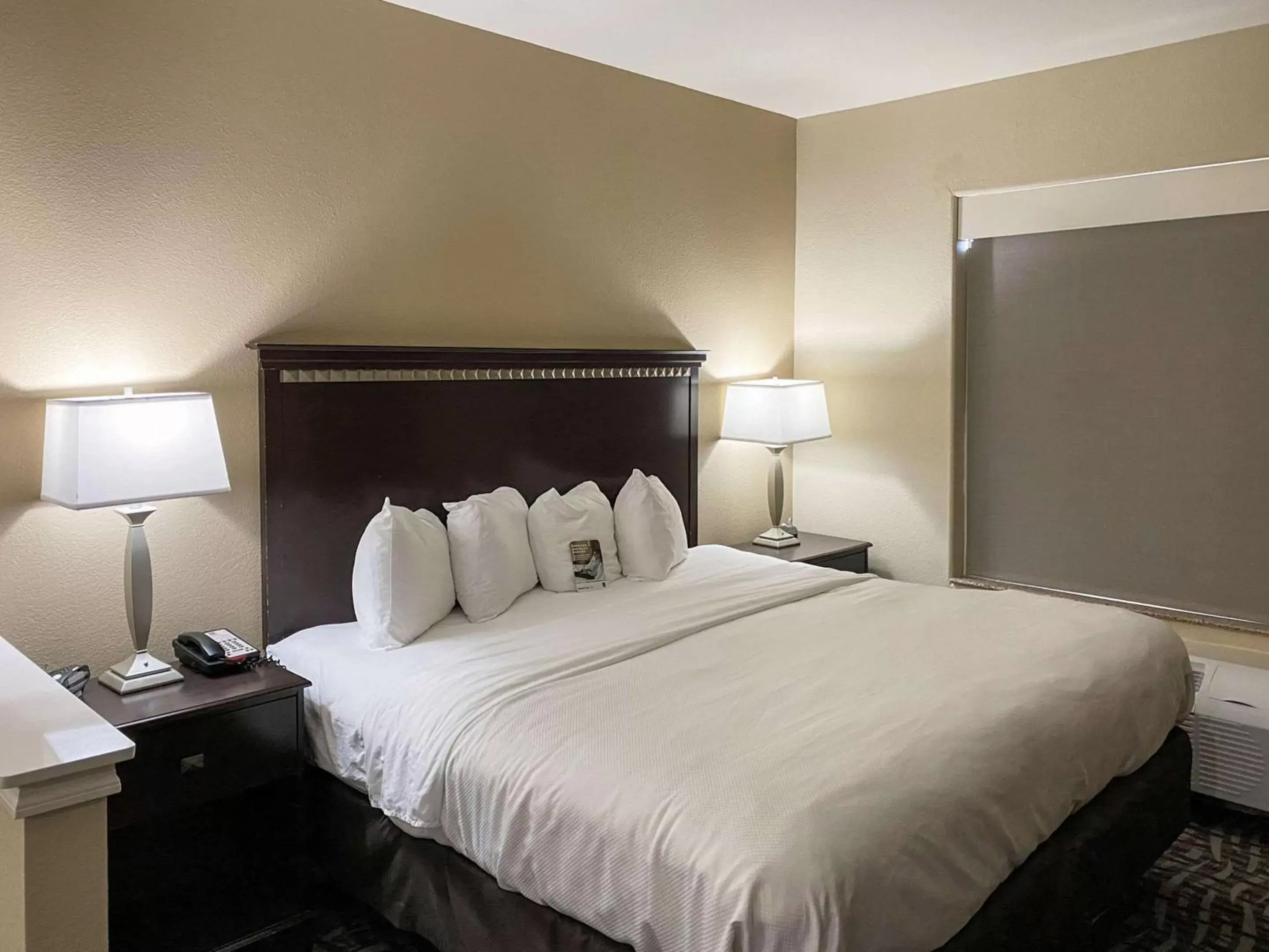 Bedroom, Bed in Comfort Suites by Choice Hotels, Kingsland, I-95, Kings Bay Naval Base