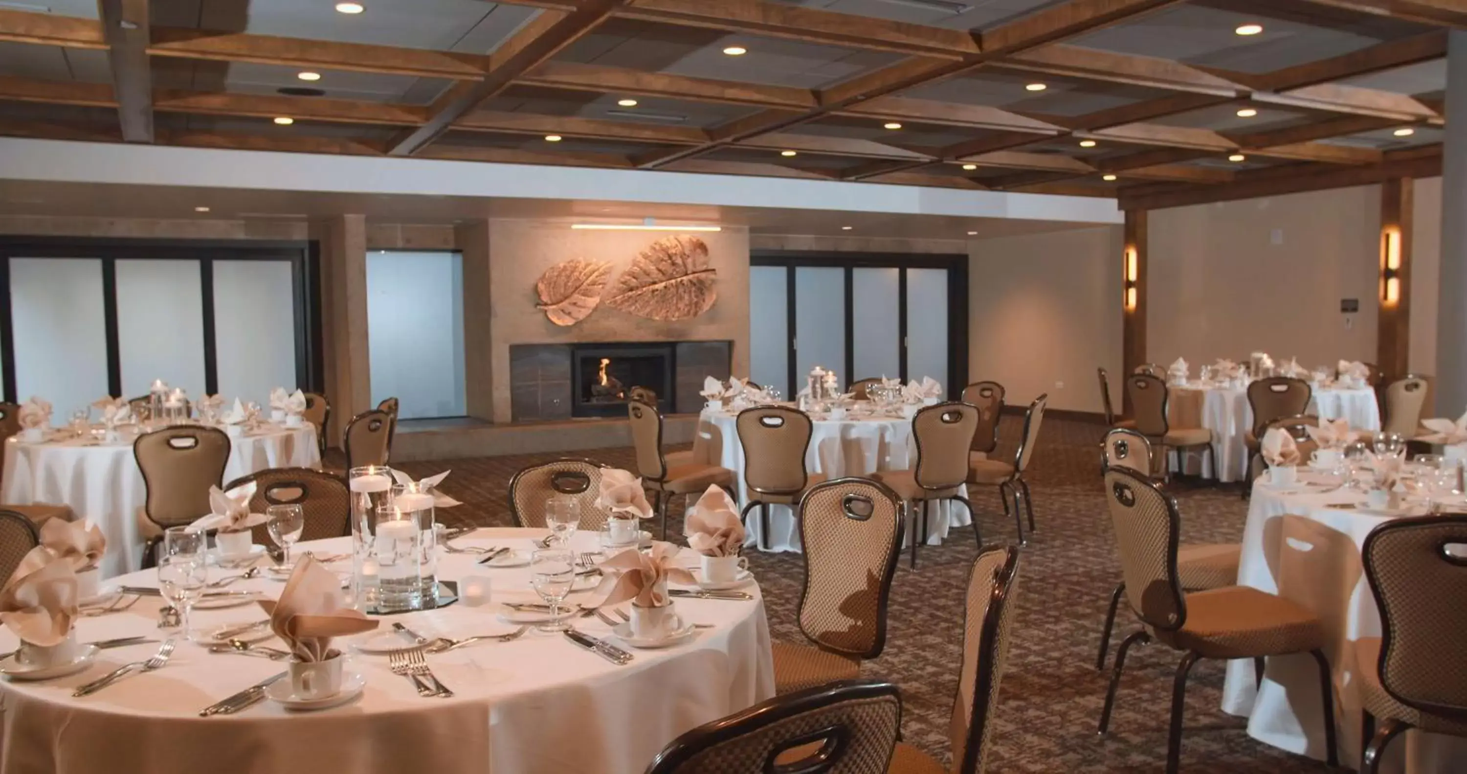 Meeting/conference room, Restaurant/Places to Eat in The Inverness Denver, a Hilton Golf & Spa Resort