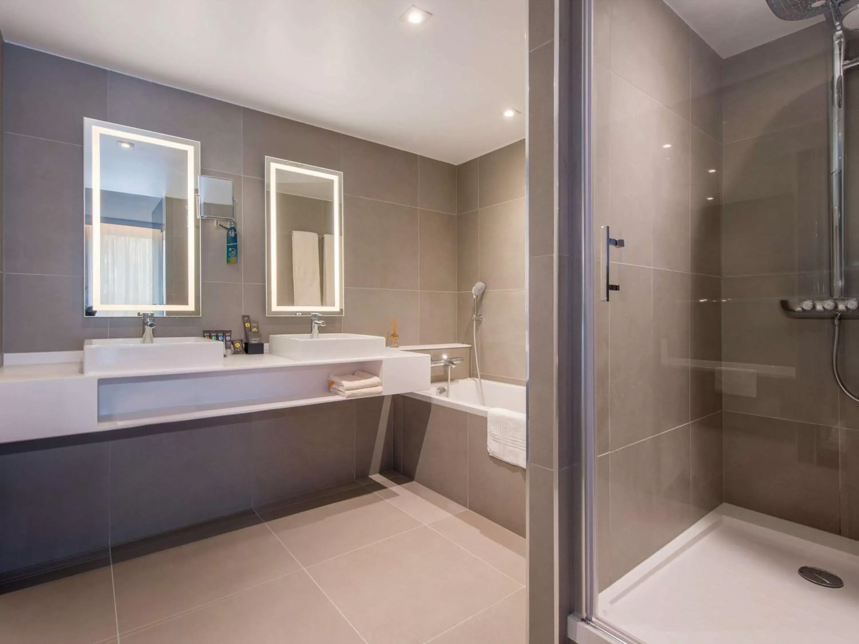 Photo of the whole room, Bathroom in Novotel York Centre