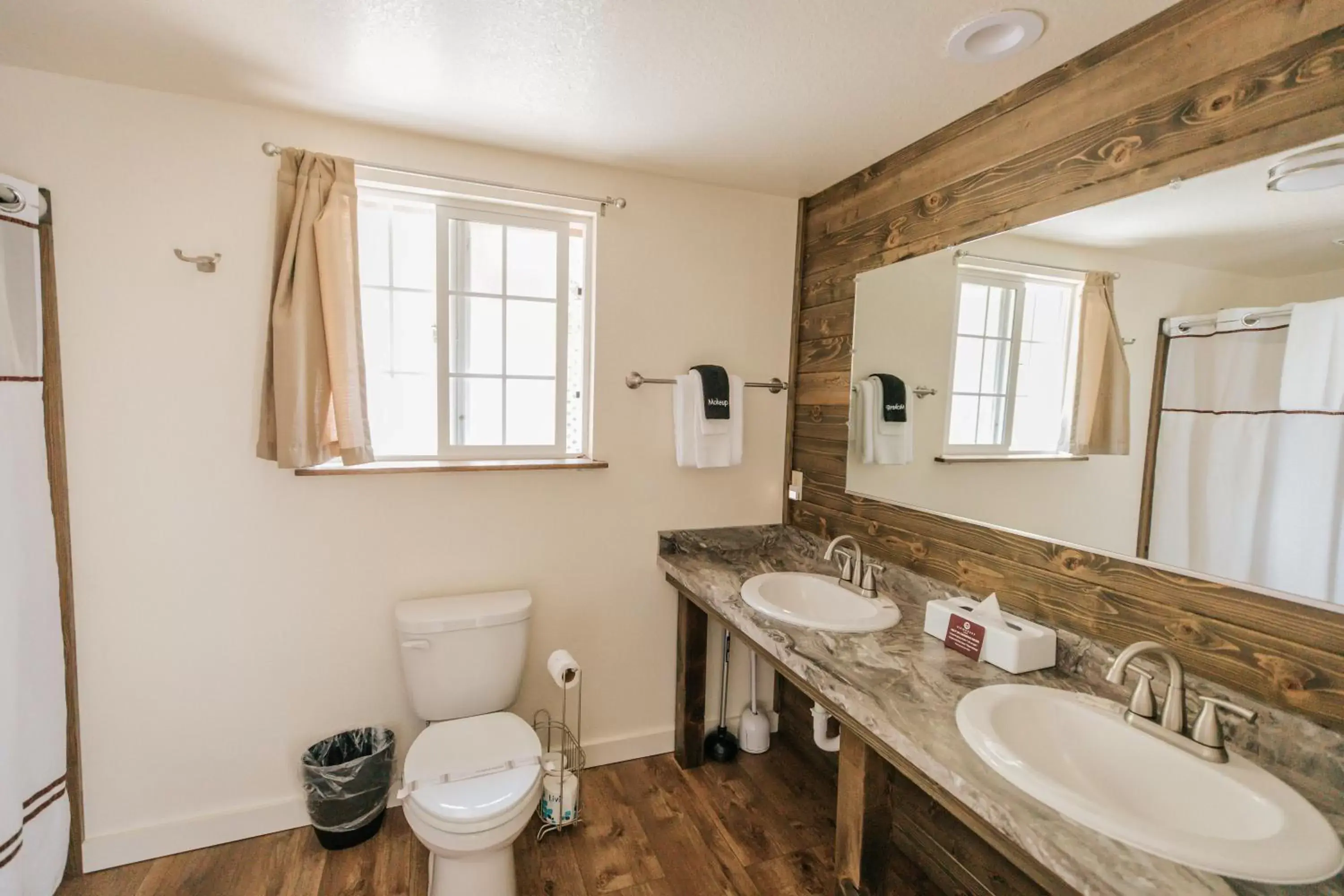 Bathroom in View Crest Lodge