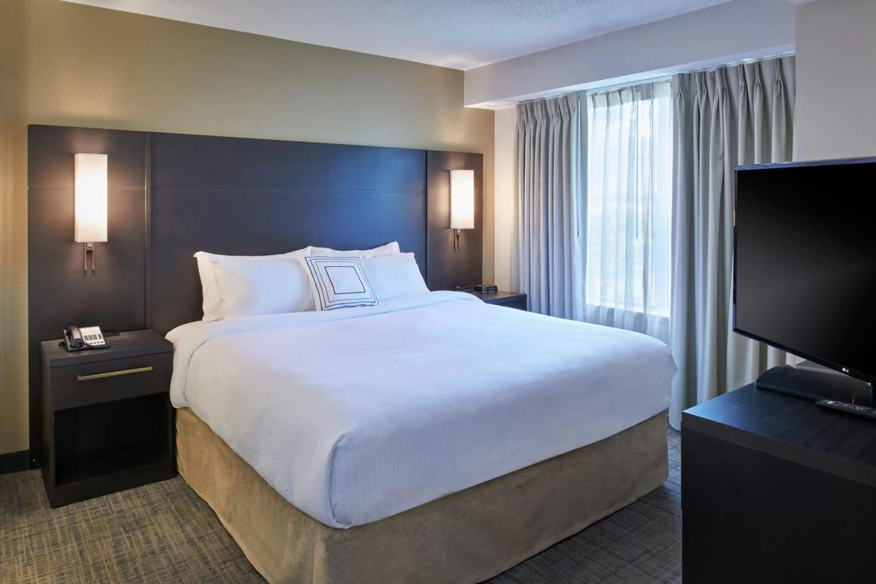Photo of the whole room, Bed in Residence Inn by Marriott Detroit / Novi