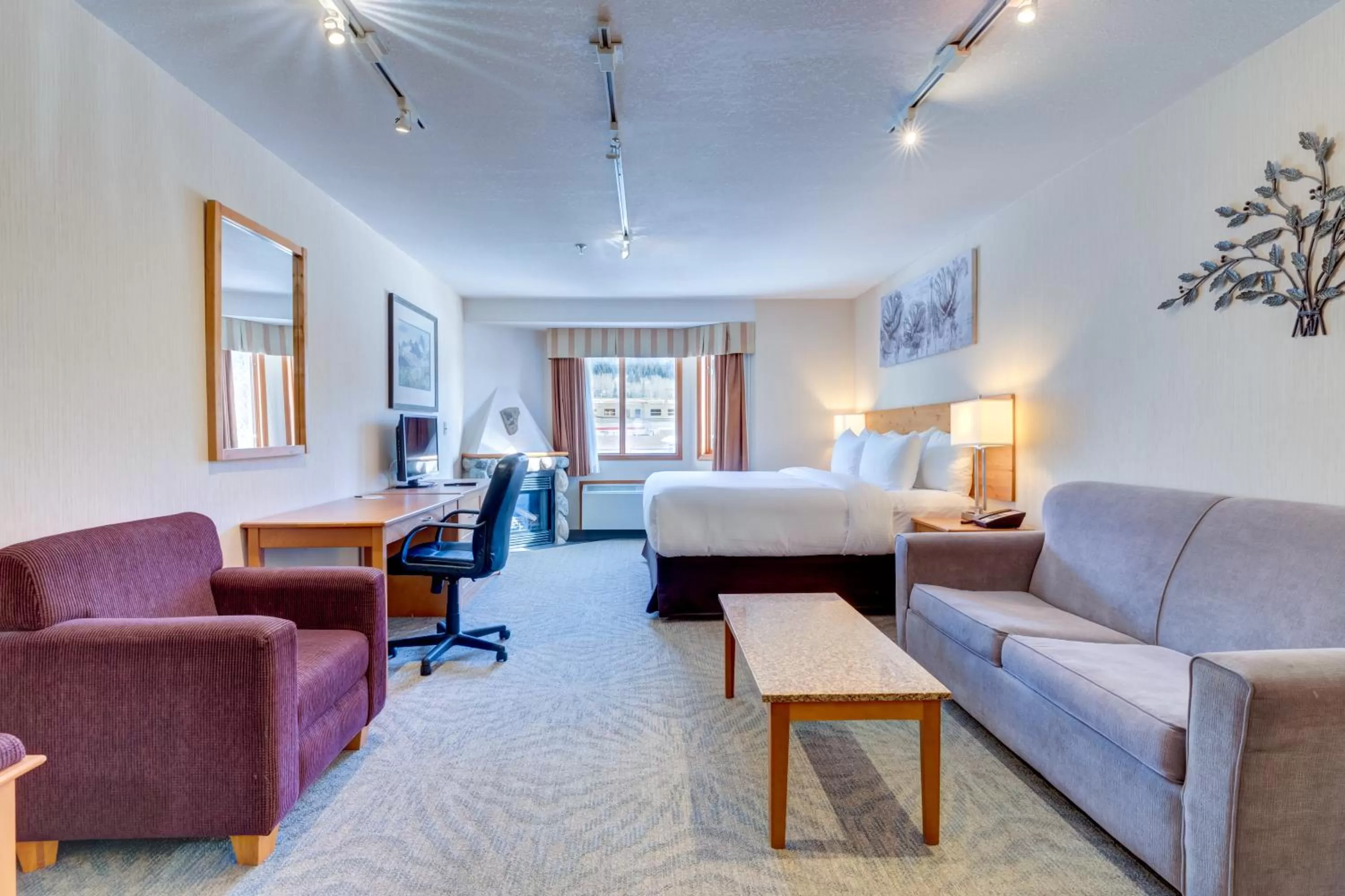 Photo of the whole room in Chateau Canmore