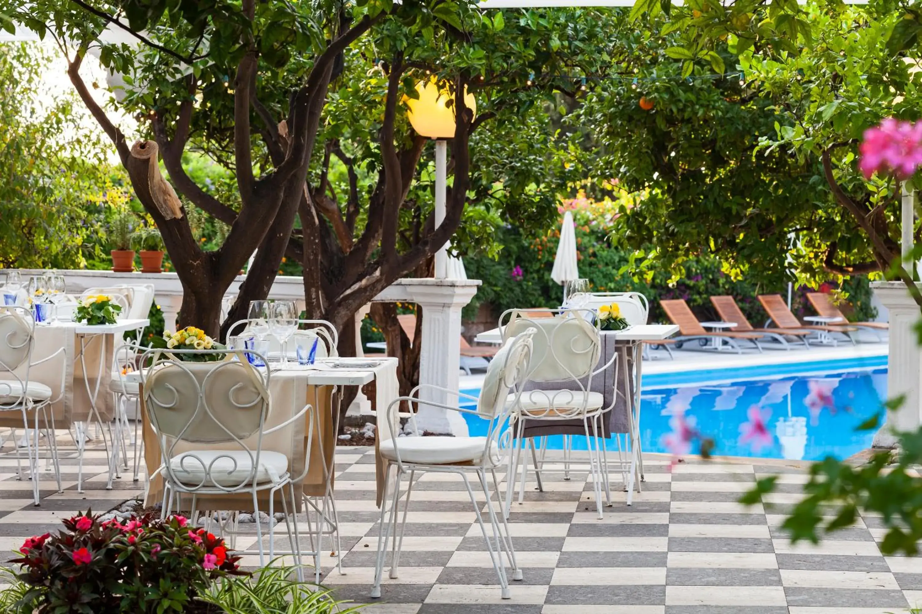 Restaurant/places to eat, Swimming Pool in Grand Hotel Cocumella