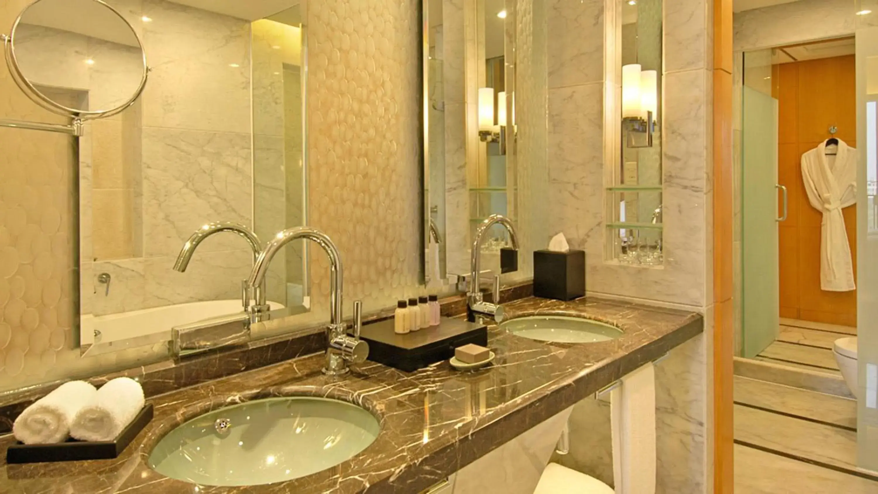 Bathroom in Hyatt Regency Dongguan